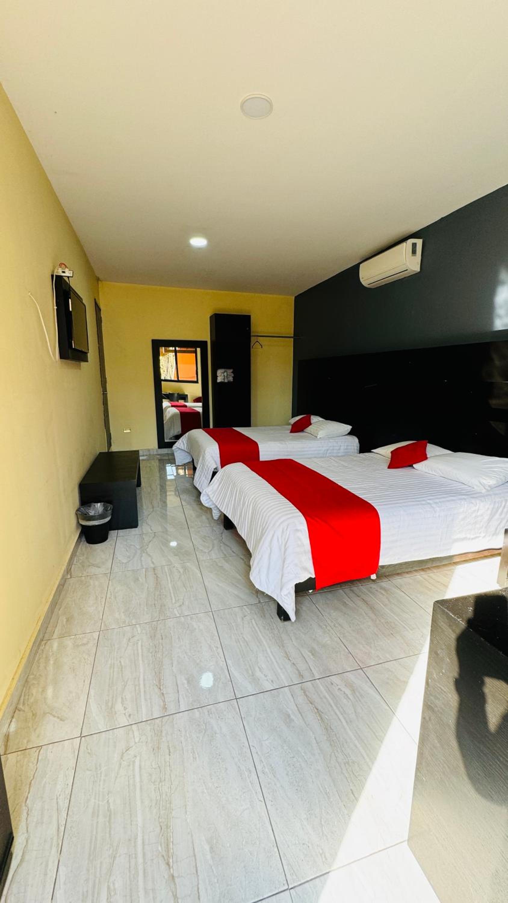 Deluxe Quadruple Room - Photo 1