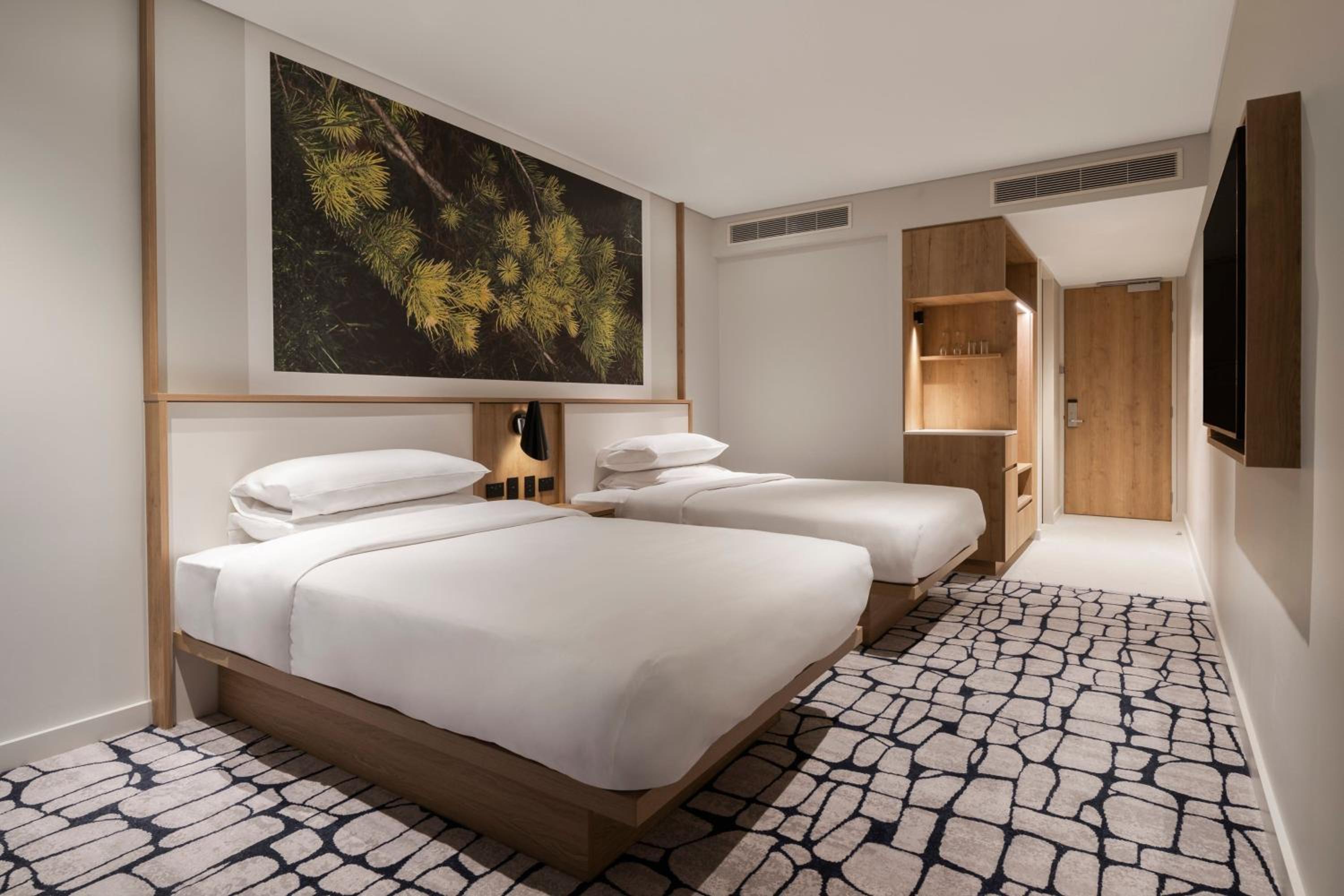 Double Room with Two Double Beds and Urban View photo 1