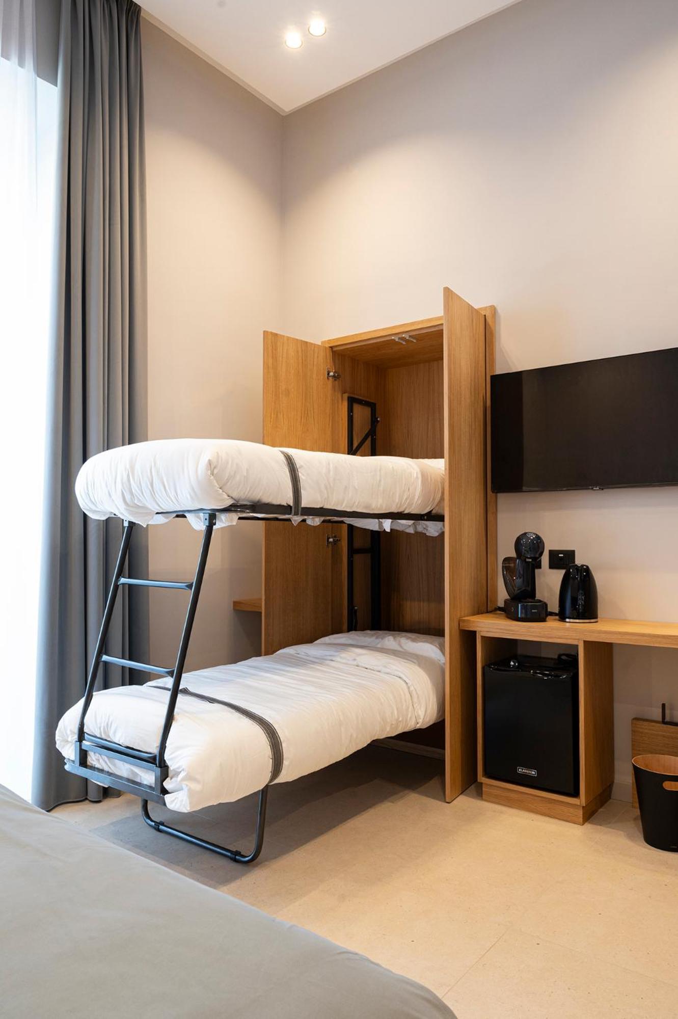 Deluxe Quadruple Room