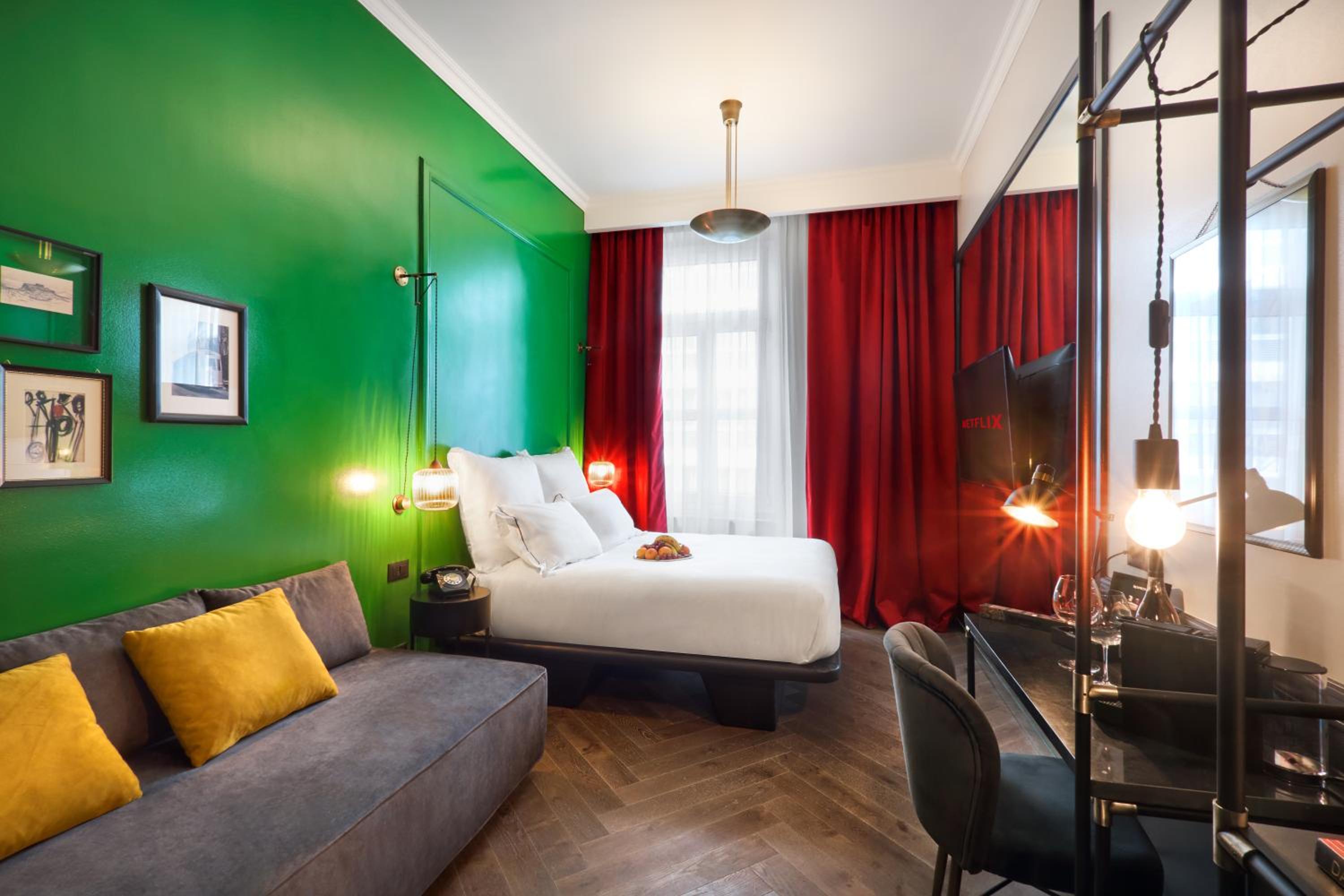 Urban Room with Balcony photo 3