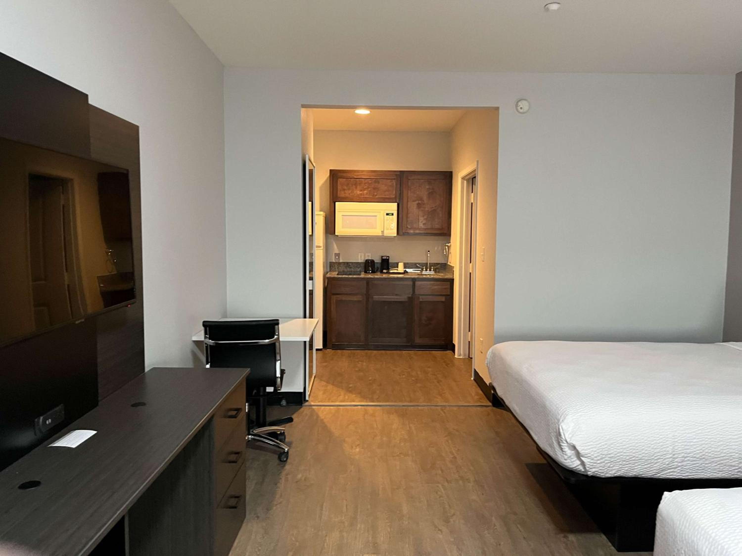 Queen Room With Two Queen Beds - Disability Access - Roll In Shower photo 3
