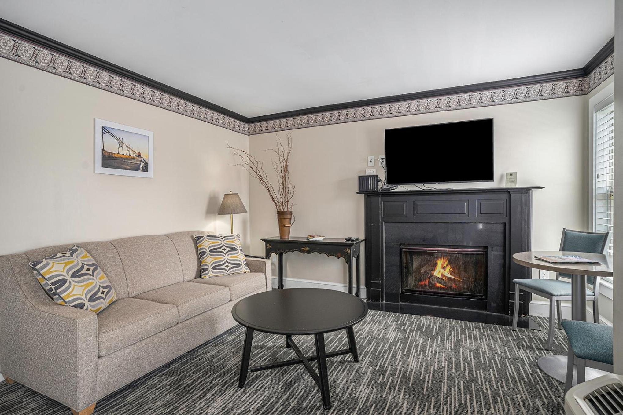 Queen Room with Balcony photo 1