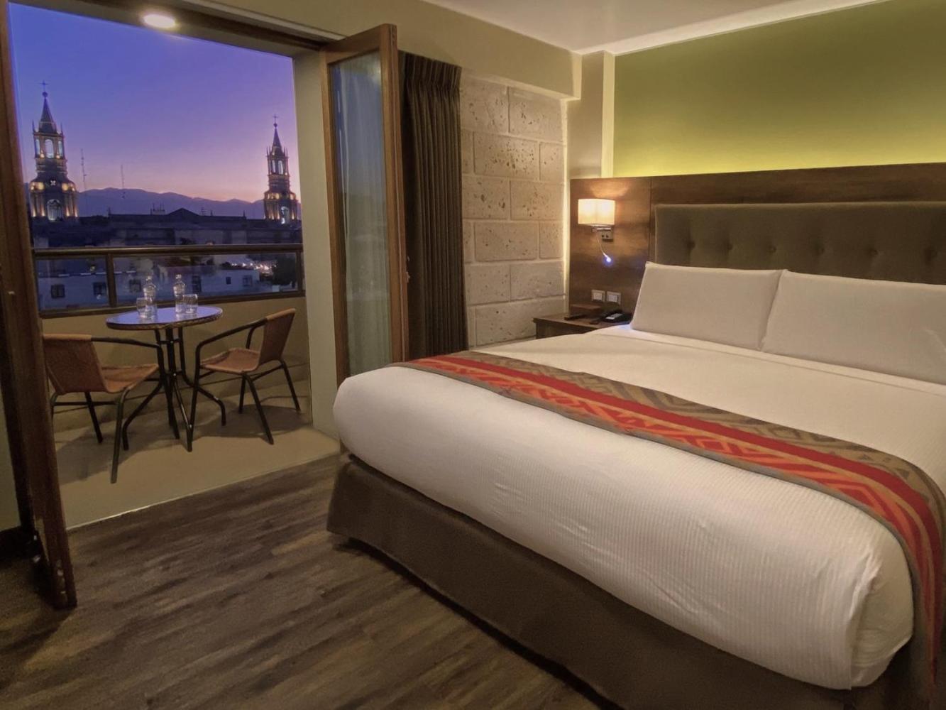 King Room with Balcony photo 2