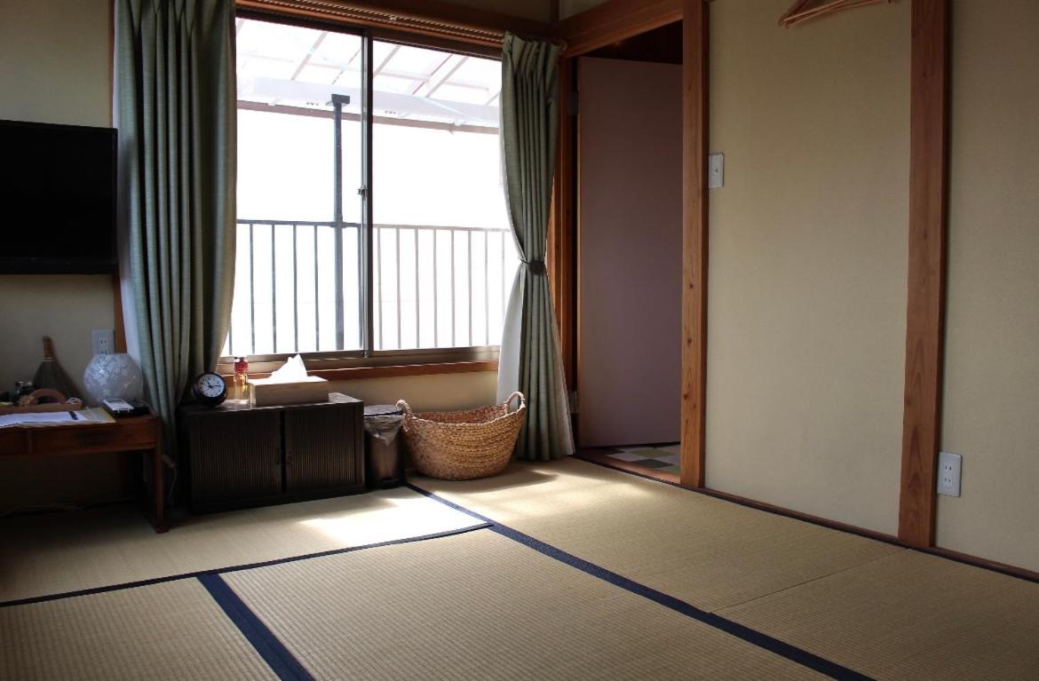 Economy Triple Room - Photo 2