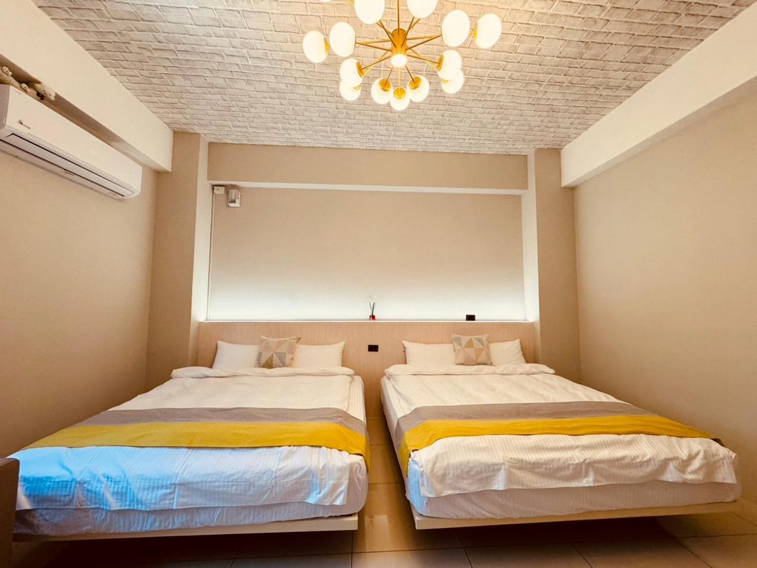 Queen Room with Two Queen Beds photo 3