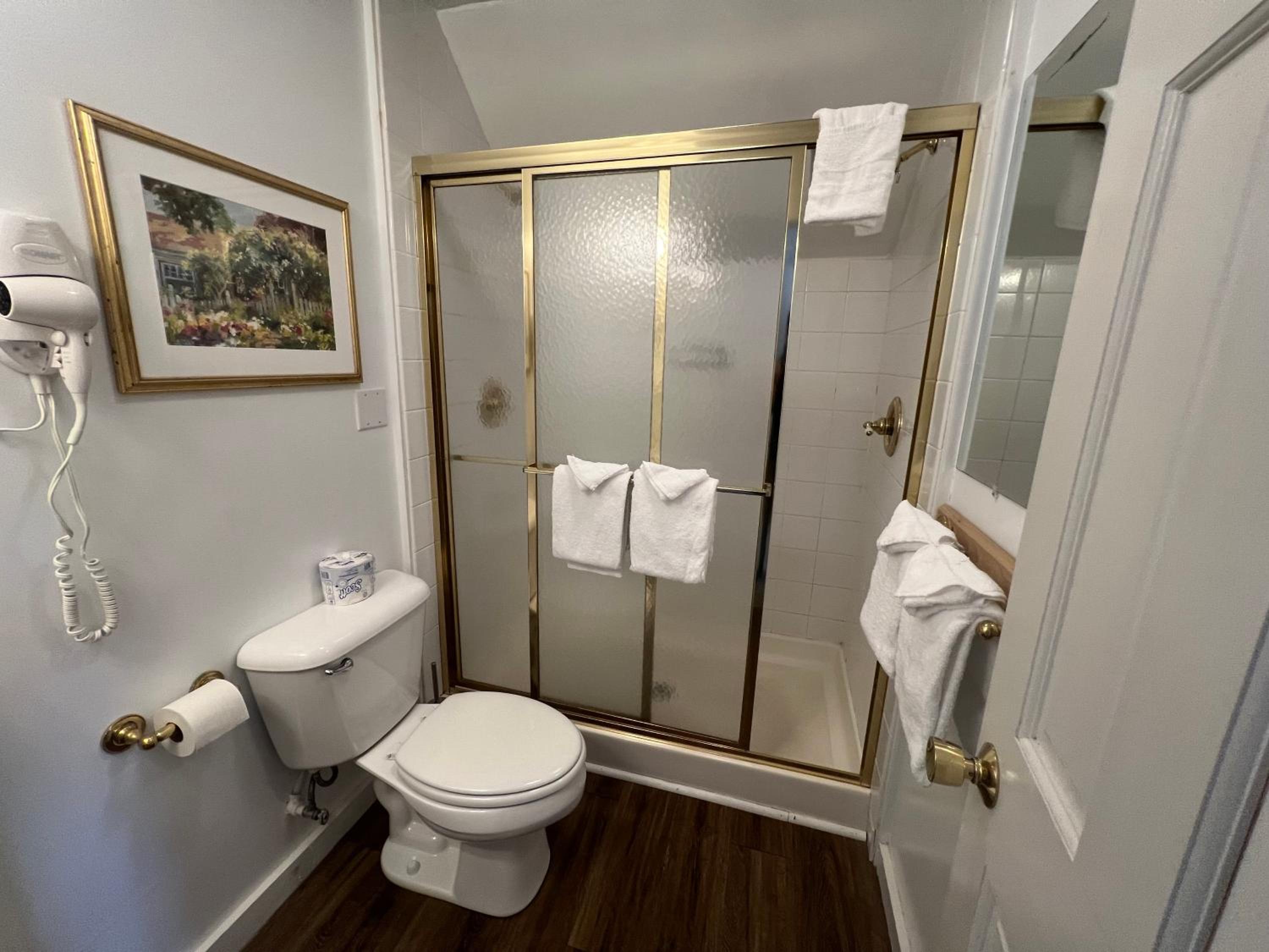 Two-Bedroom Suite - Photo 8