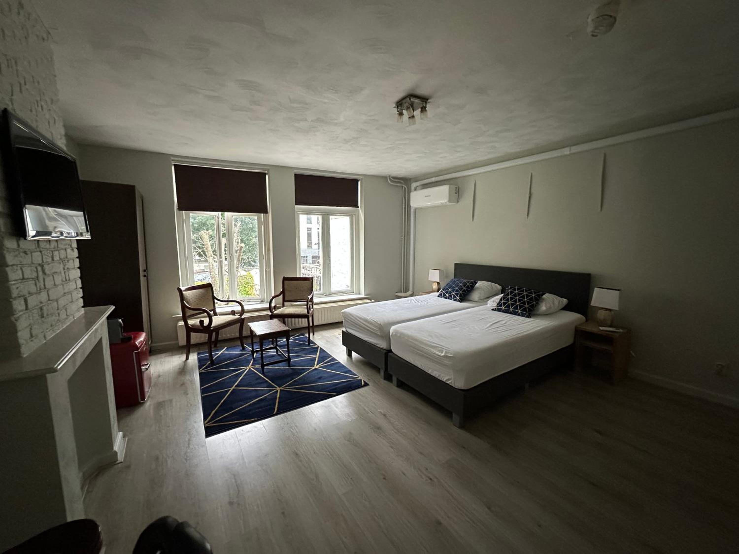 Deluxe Double Room - Photo 8