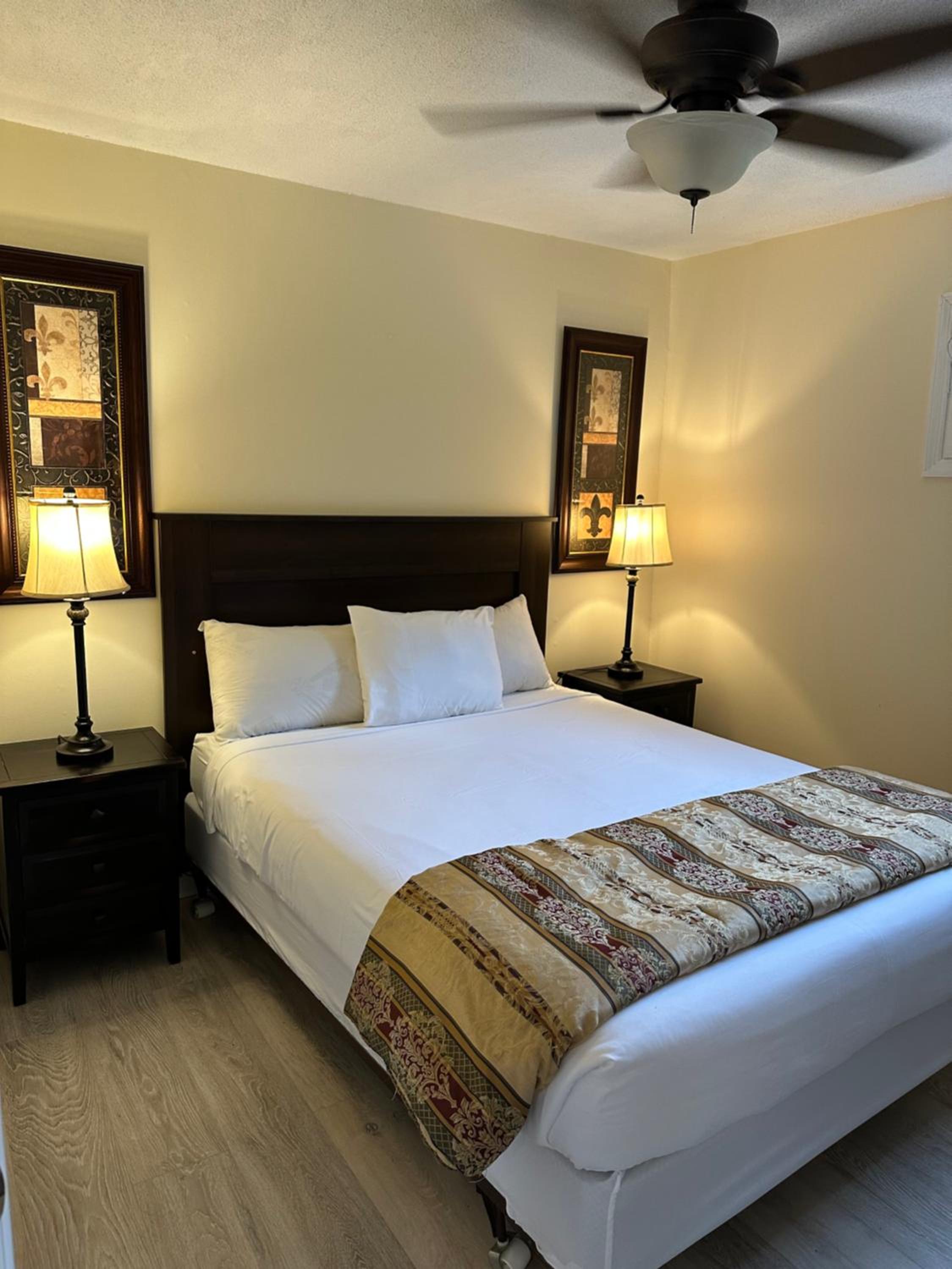  Family Suite One Bedroom with Queen and Two Twin Beds  photo 1