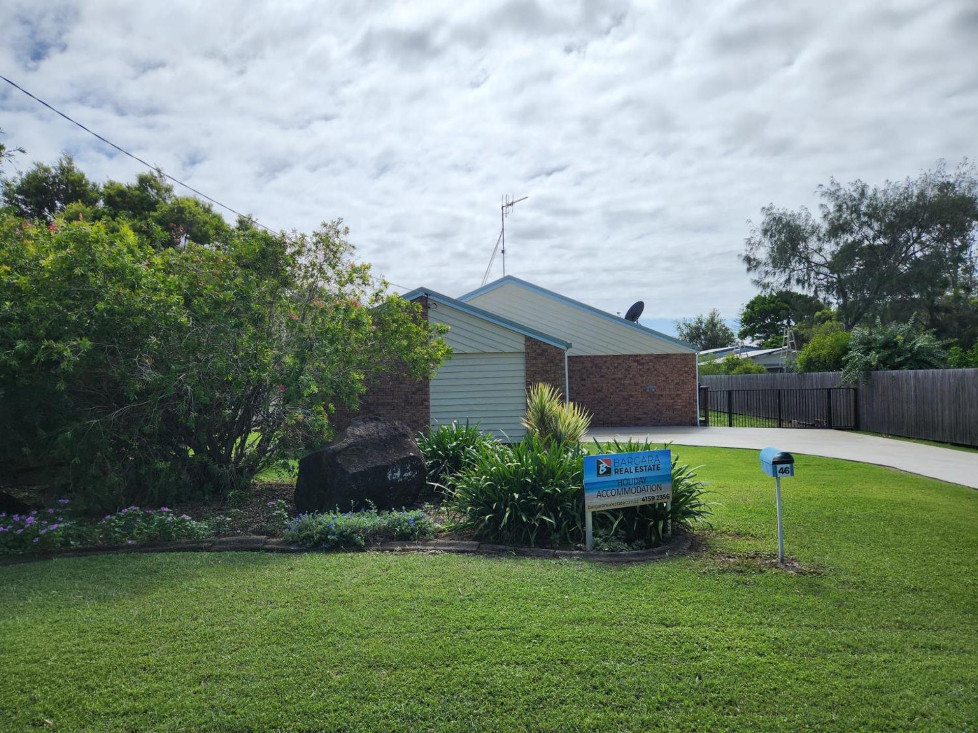 Three-Bedroom House photo 3