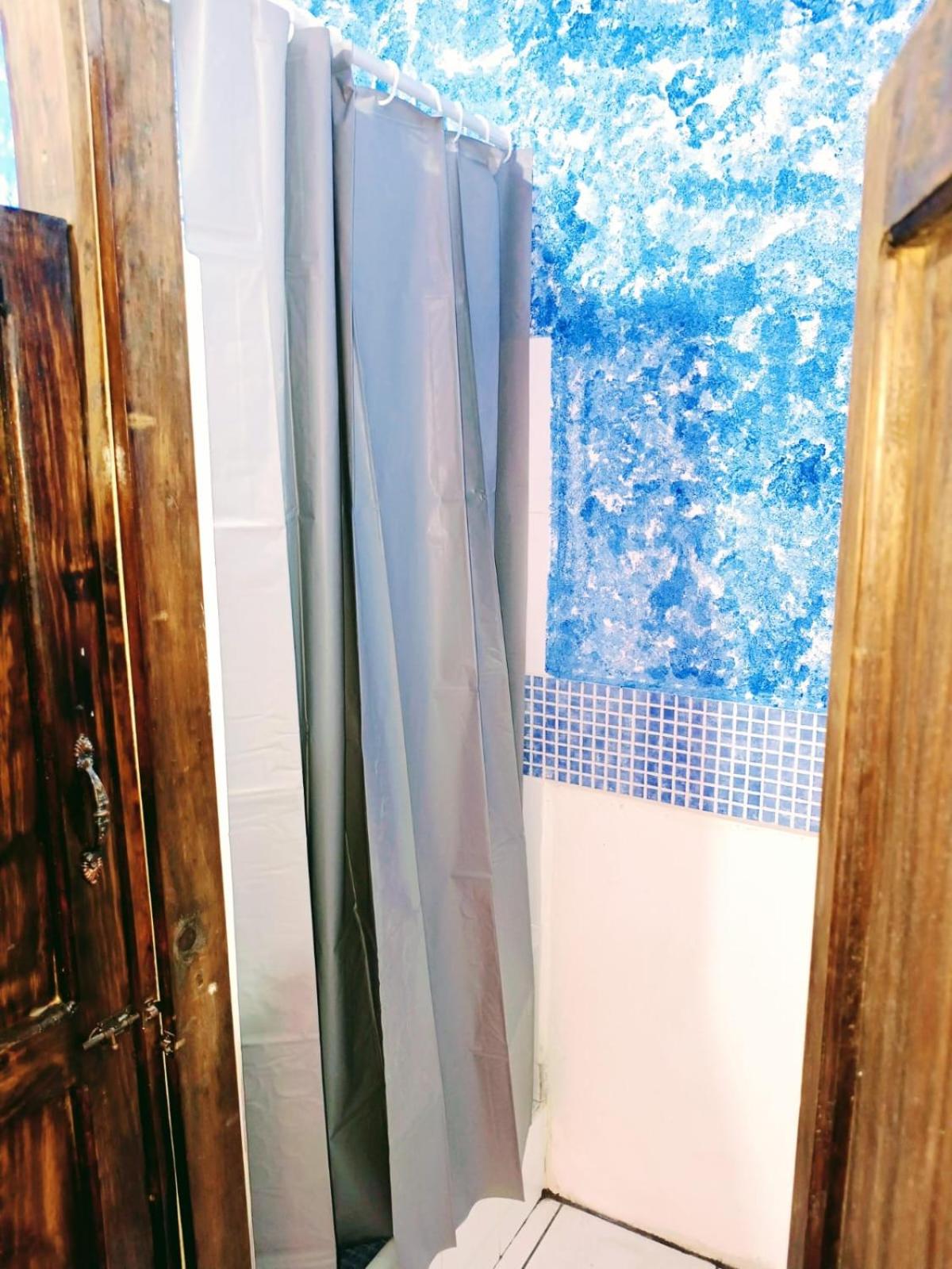 Standard Single Room with Shared Bathroom photo 2