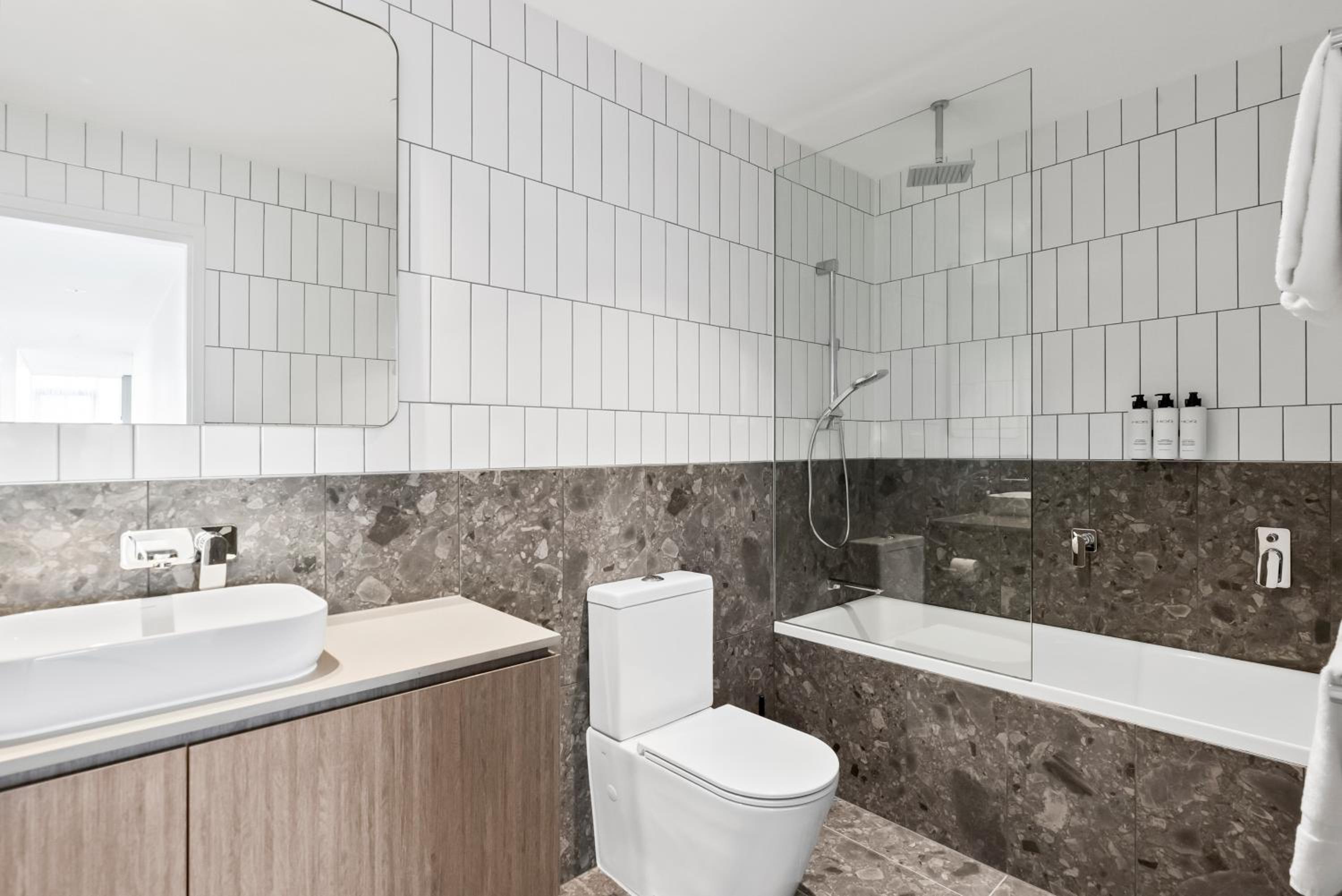 Three-Bedroom Apartment with Balcony photo 3