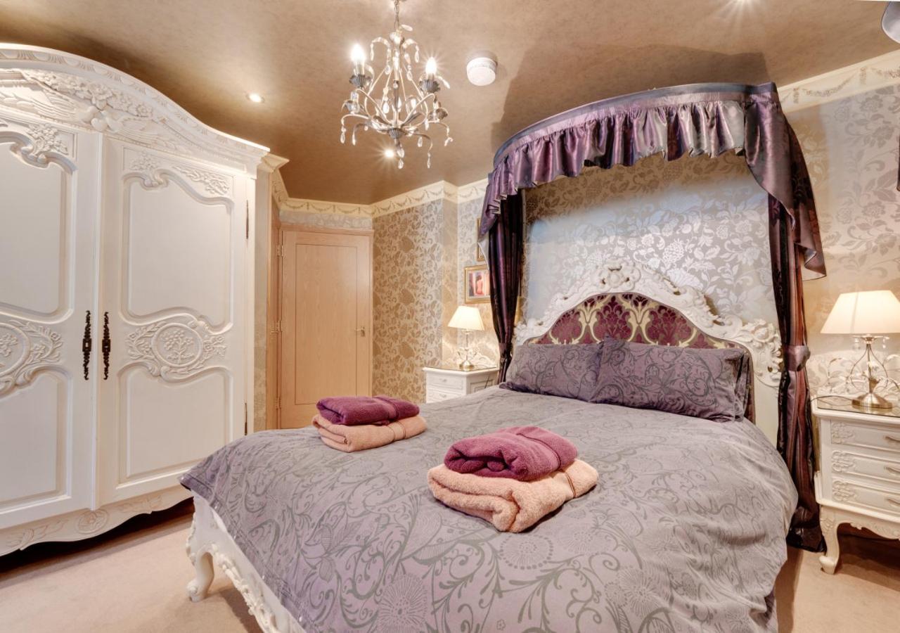 Two-Bedroom House photo 3
