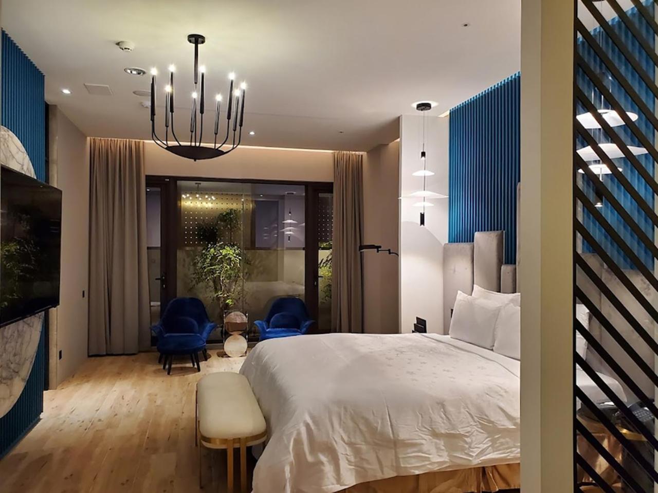 Standard Queen Room - Photo 12