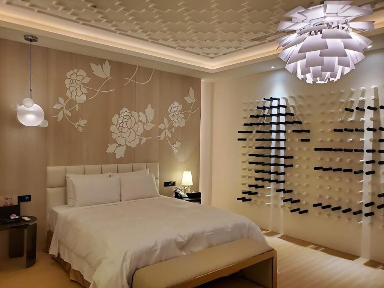 Standard Queen Room - Photo 11