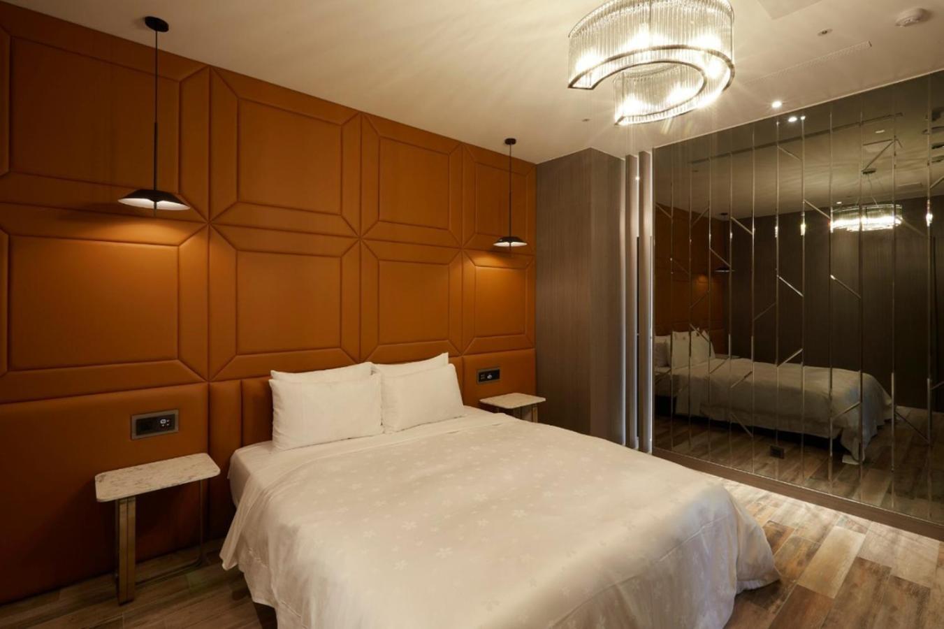 Standard Double Room - Photo 13