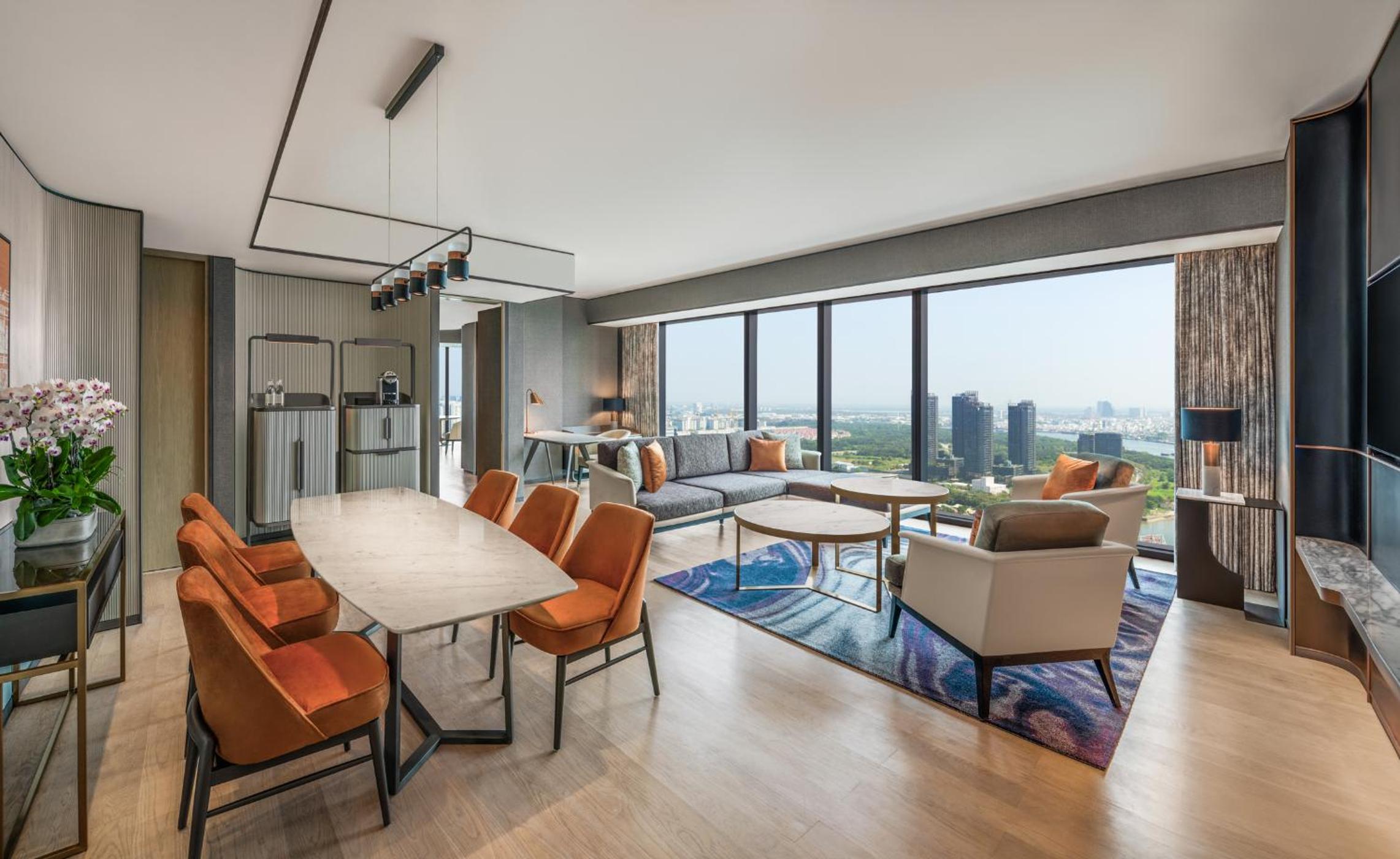 Premium King Suite with River View photo 2