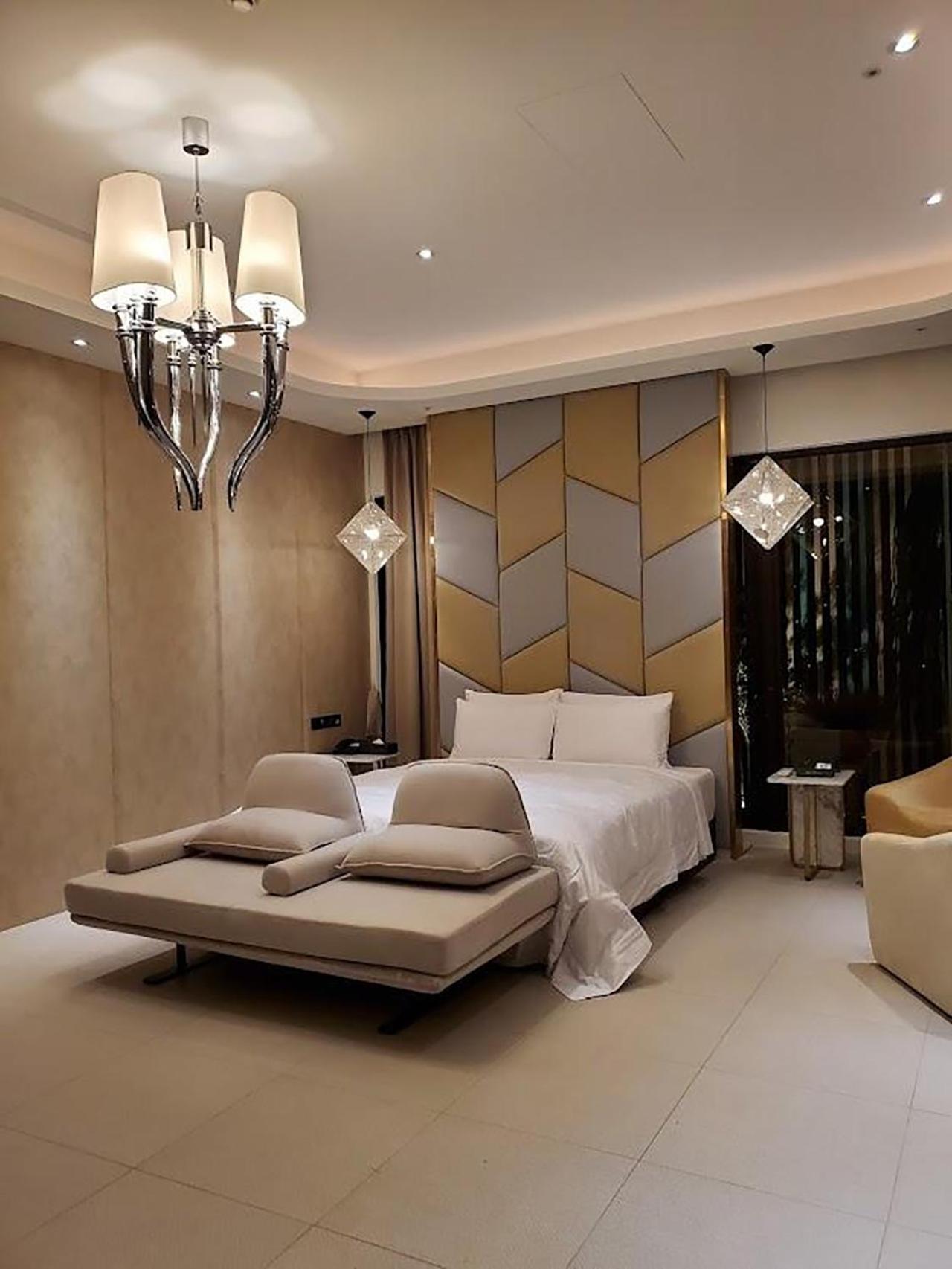 Standard Double Room - Photo 11