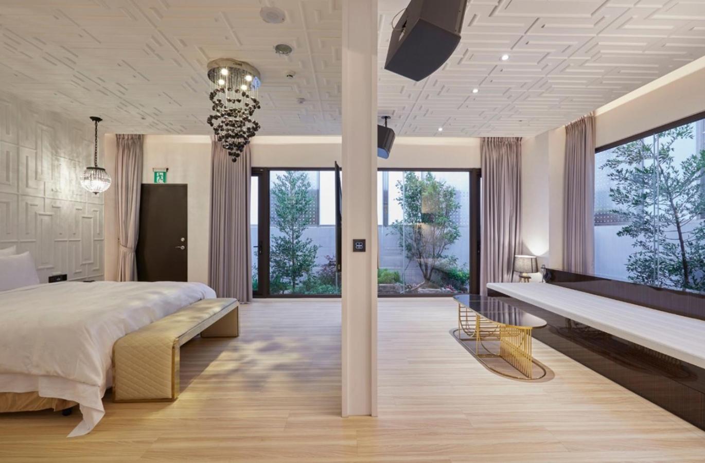 Superior King Room - Photo 5