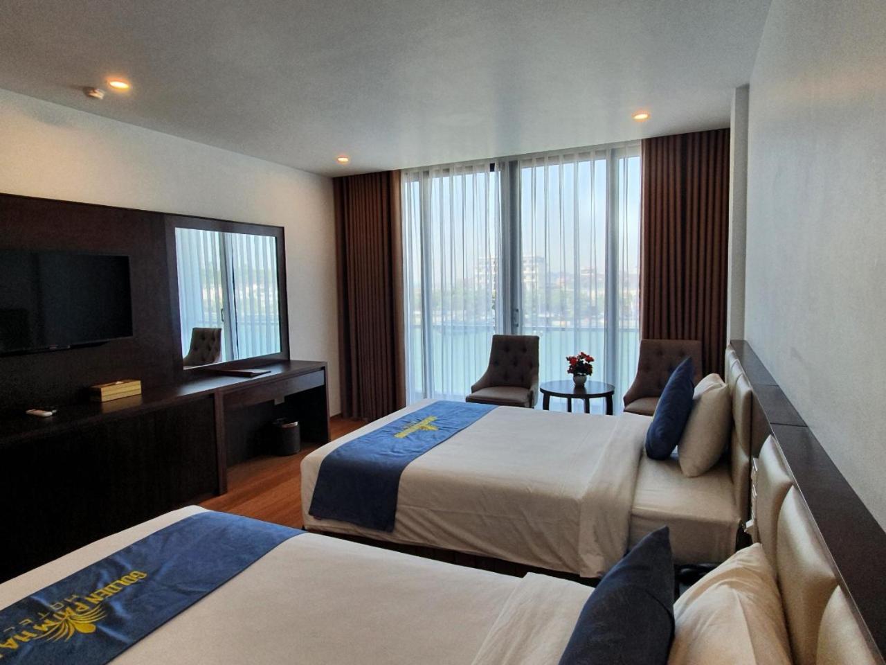 Family Room with Balcony - Photo 3