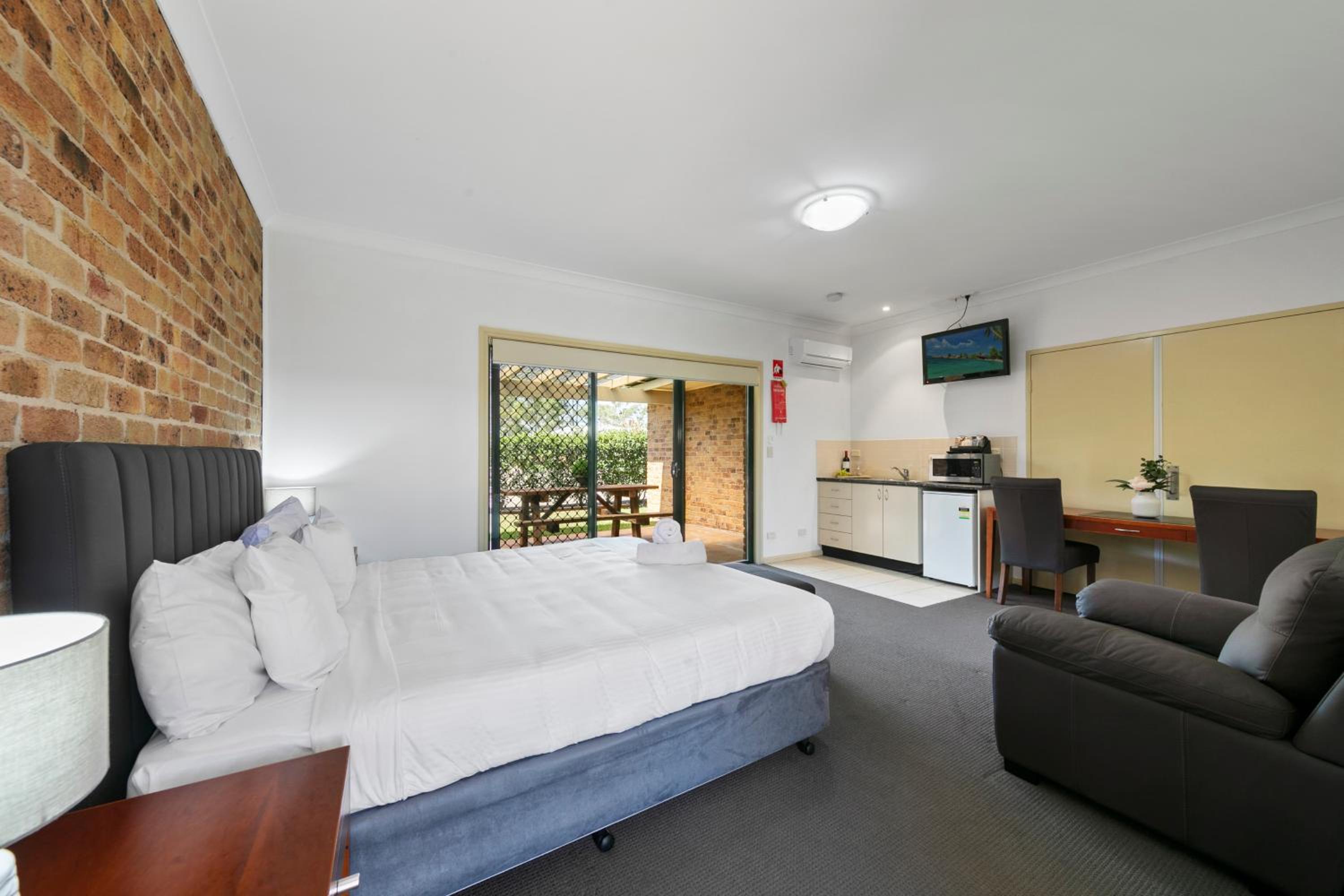 King Villa - Photo 1