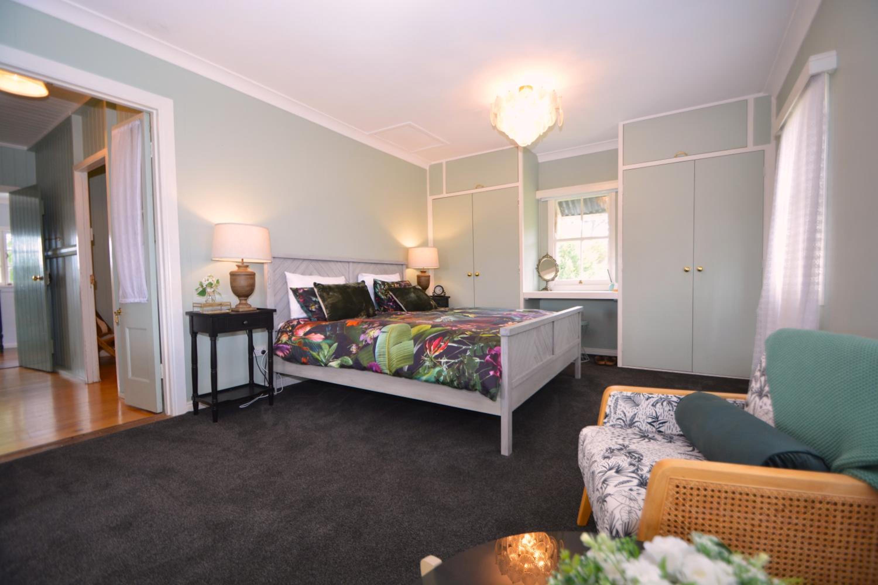Three-Bedroom House photo 2