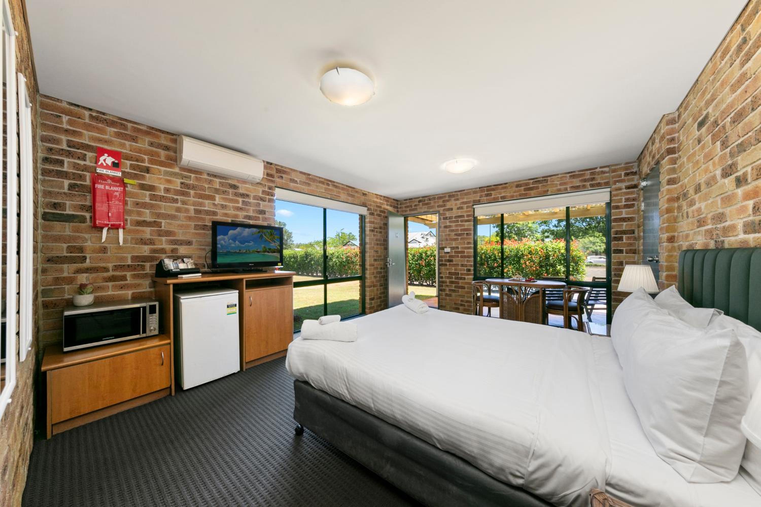 Standard Queen Room - Photo 6