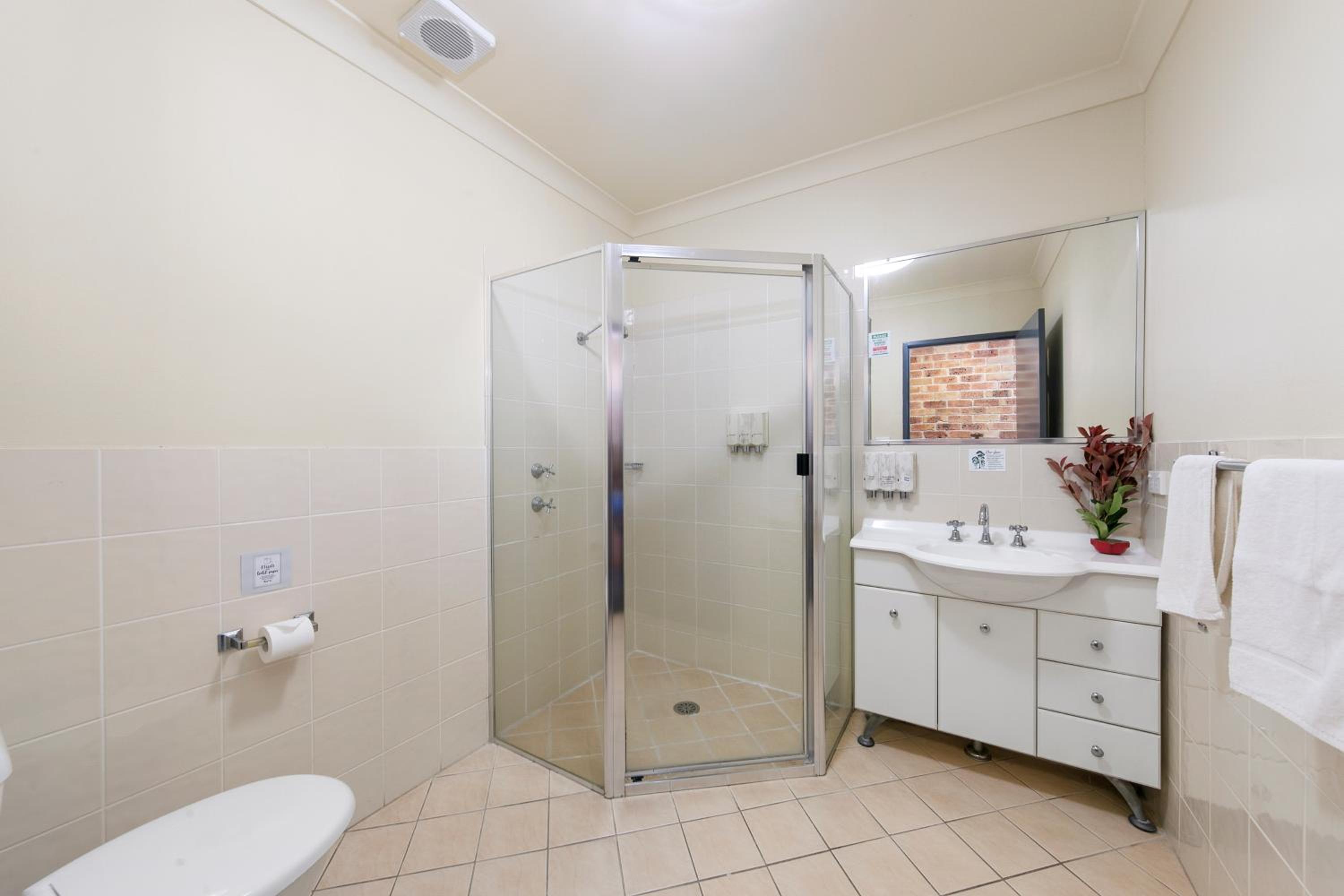 Standard Twin Room - Photo 3
