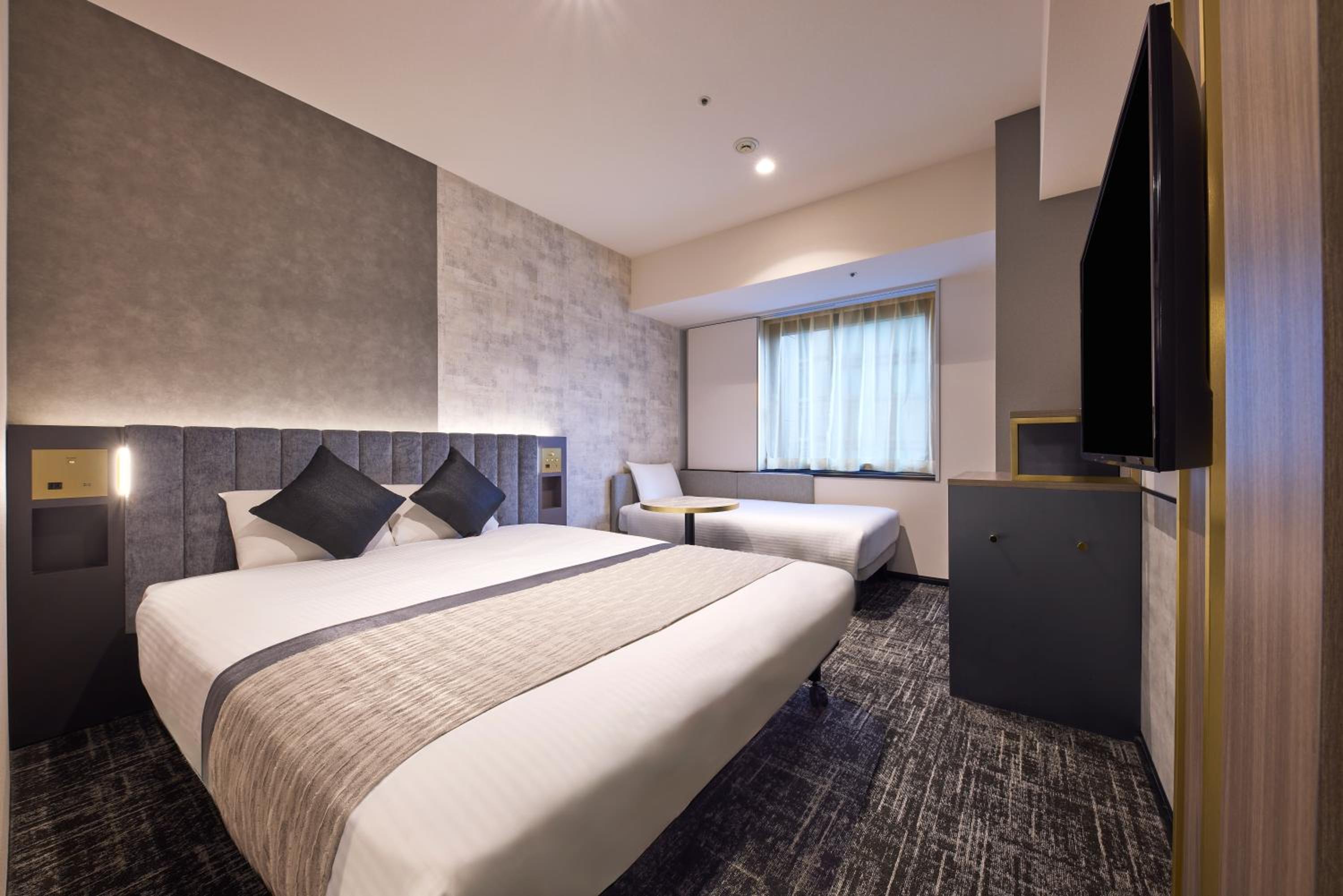 Adjoining Superior Queen Rooms with Sofa Bed - Non-Smoking photo 2