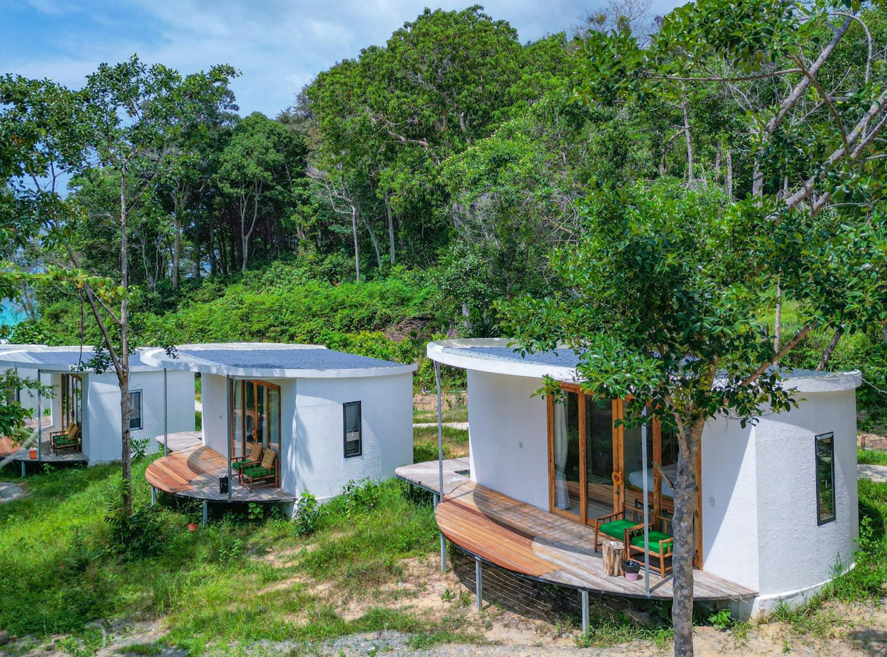 Bungalow with Garden View - Photo 3