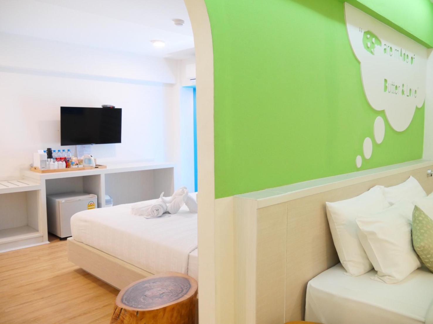 Superior Family Room - Photo 13