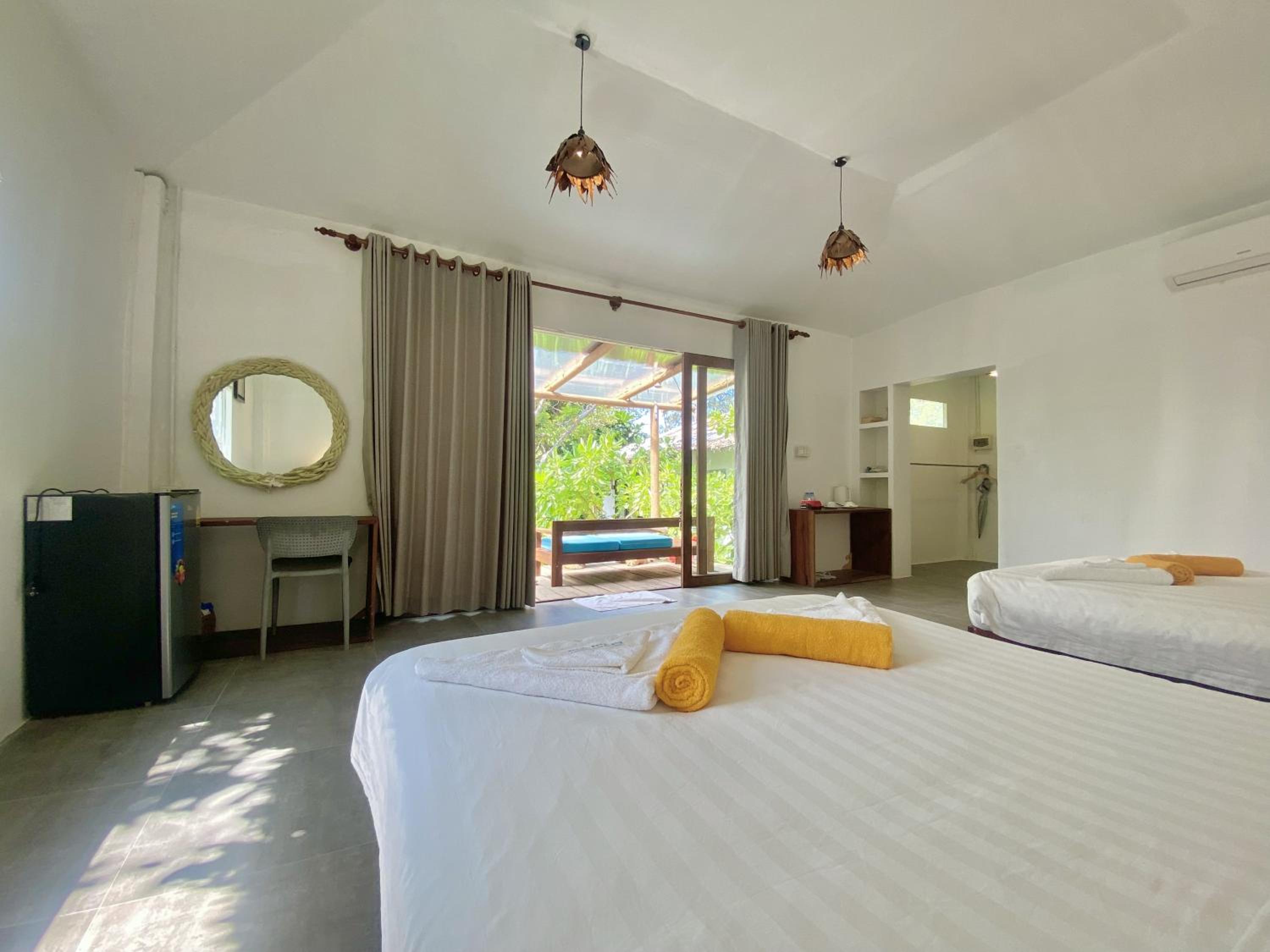 Twin Room with Sea View - Photo 3