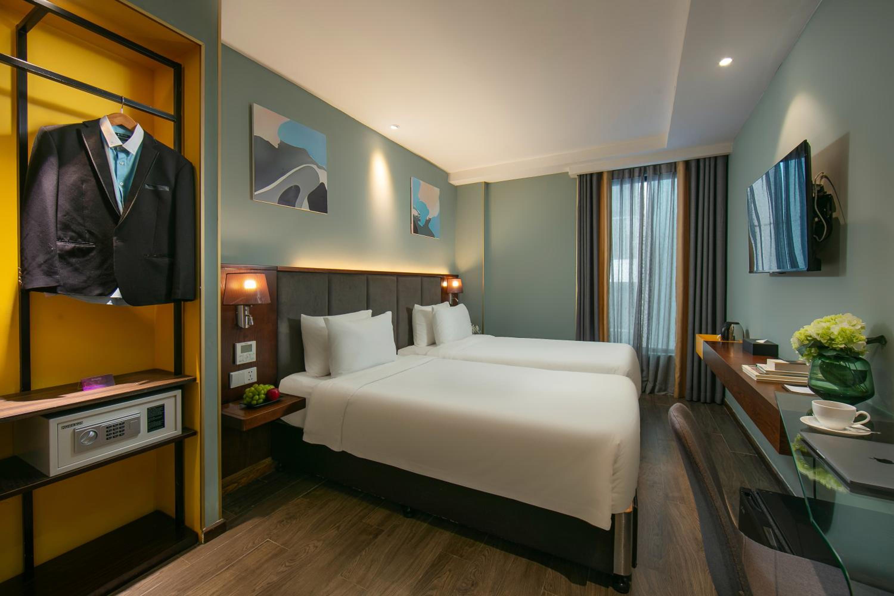 Twin Room with City View photo 2