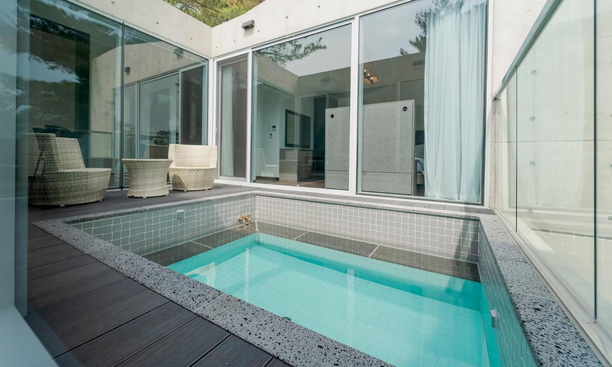 Villa with Private Pool - Photo 7