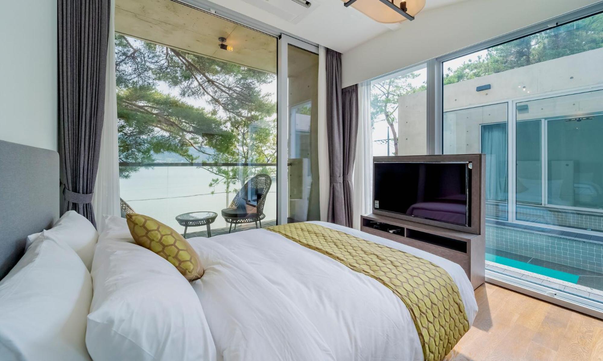 Villa with Private Pool - Photo 3