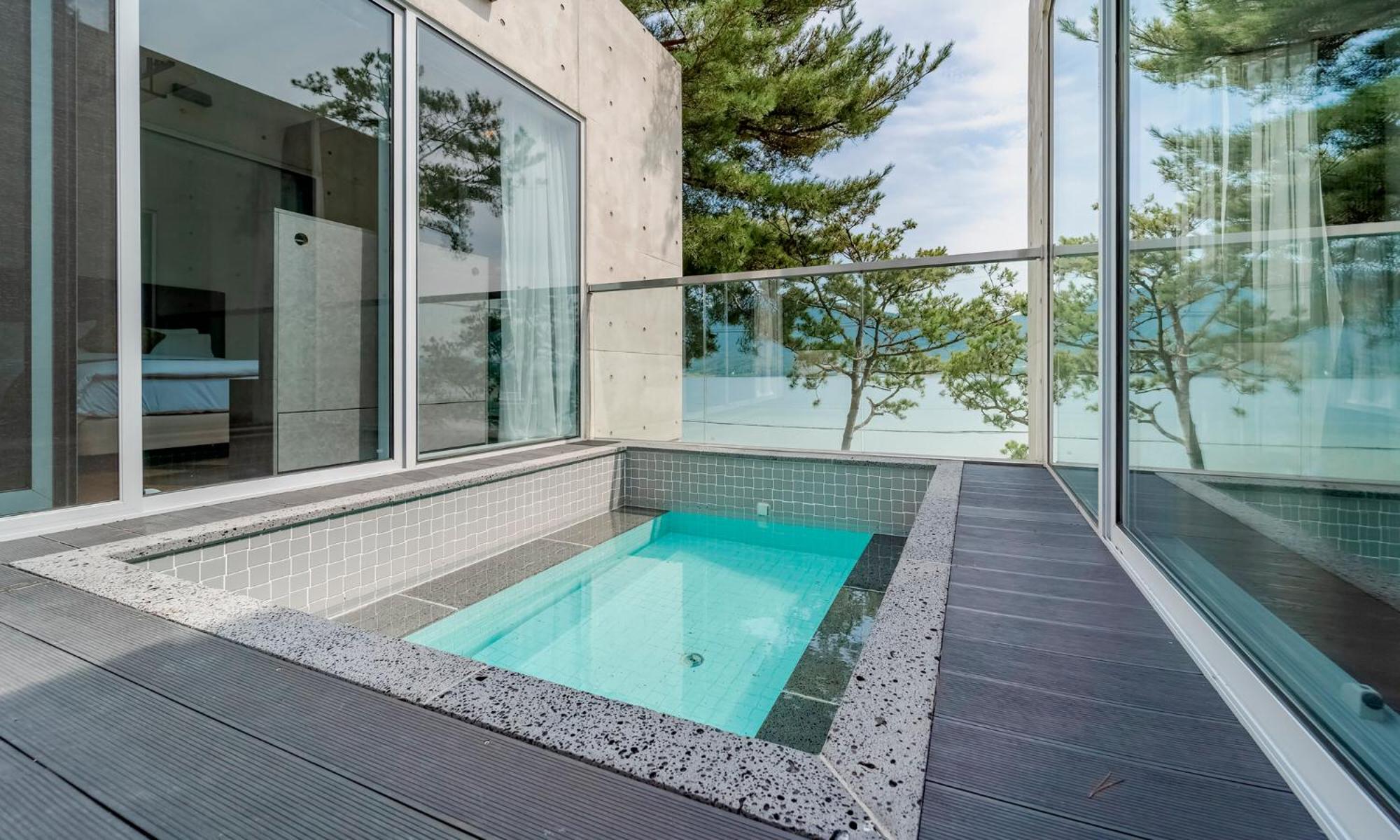 Villa with Private Pool - Photo 6