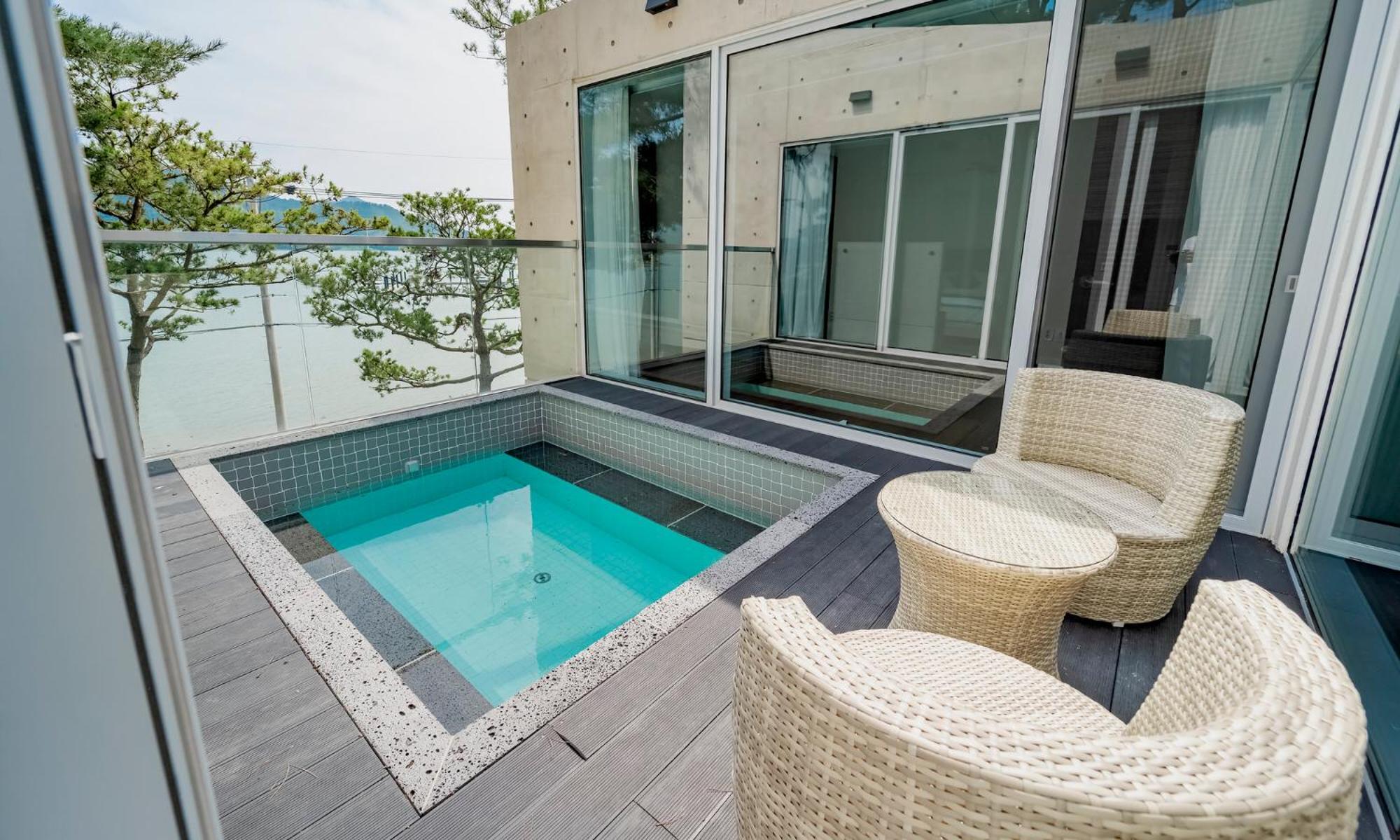 Villa with Private Pool - Photo 12