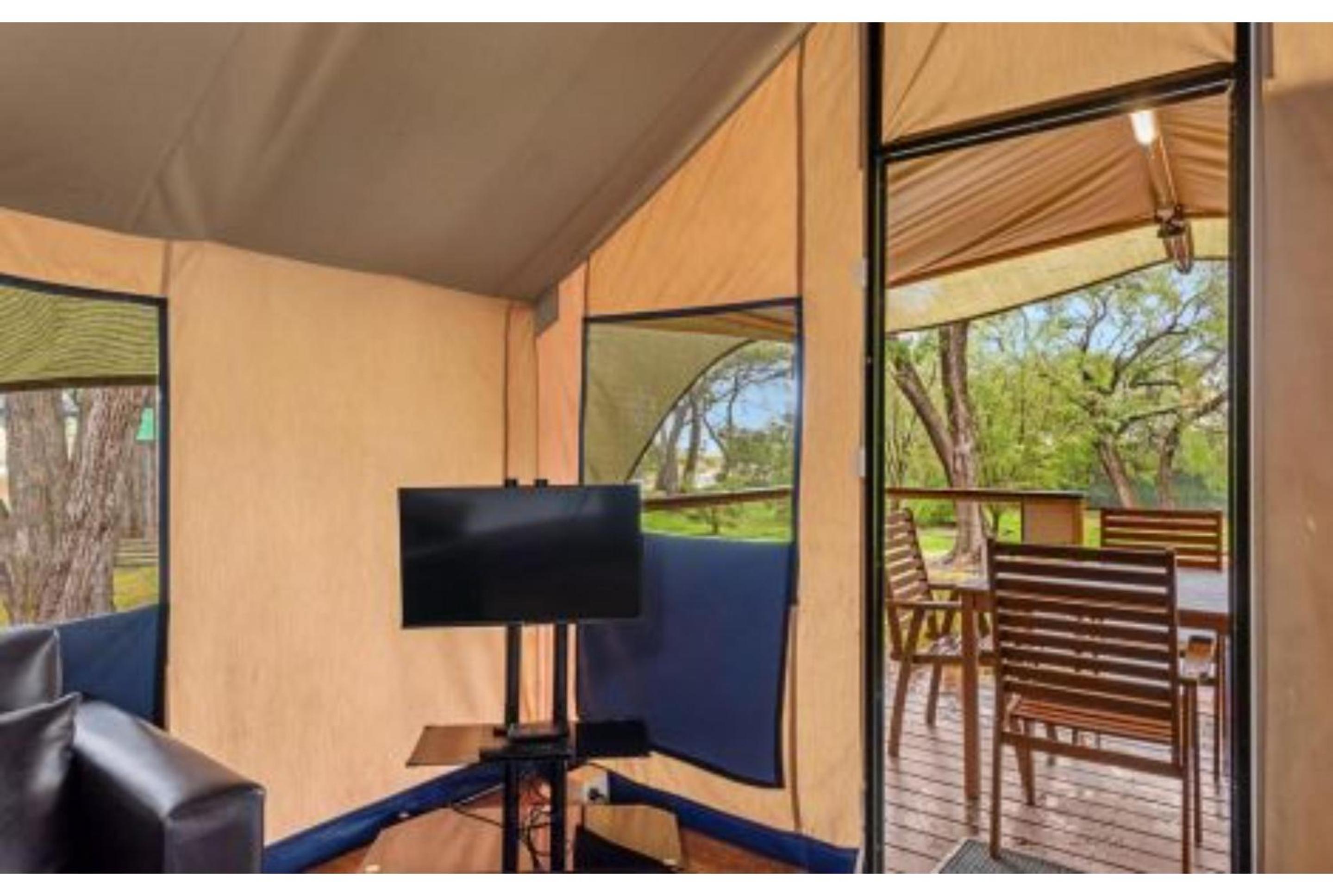 Deluxe Safari Tent - Sleep 4