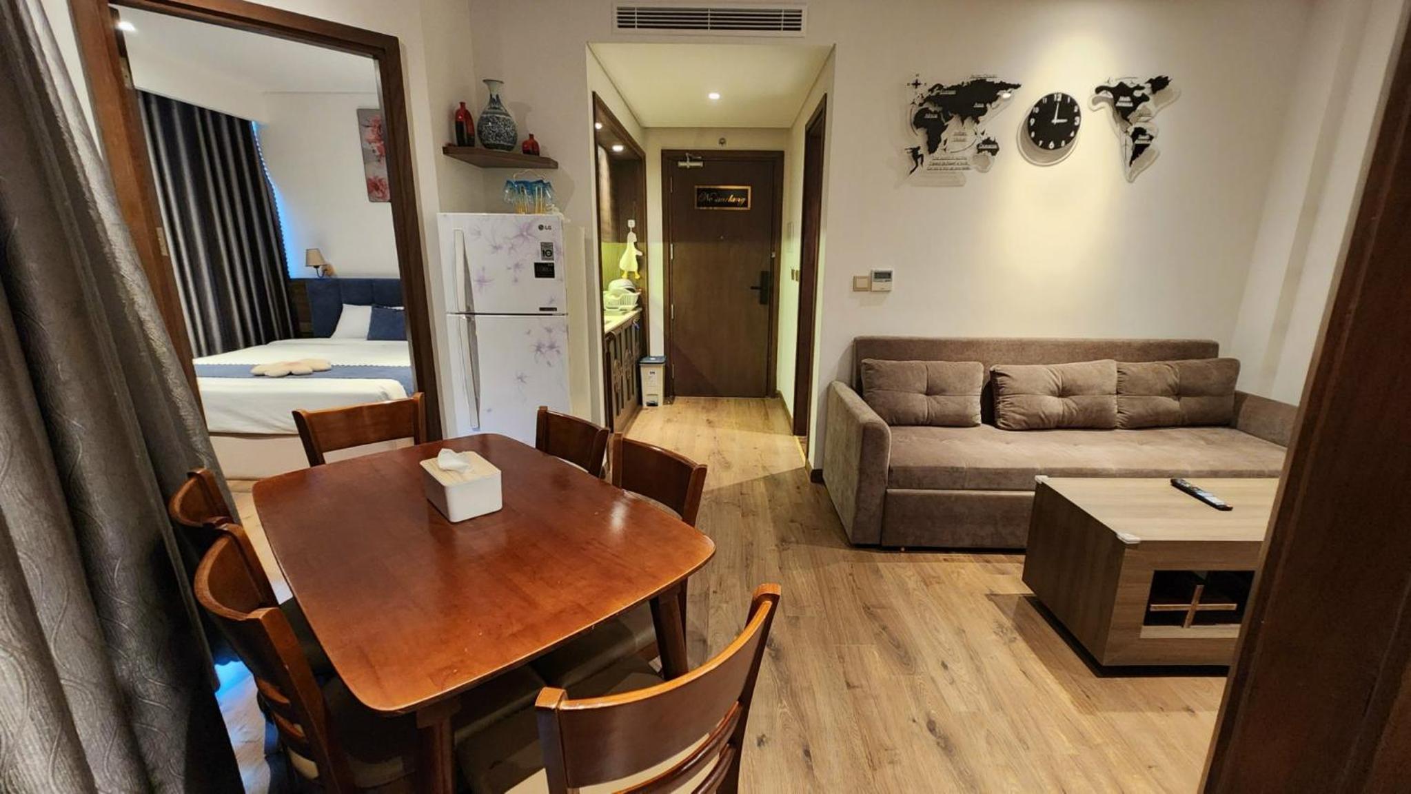 Two-Bedroom Apartment with Balcony and Sea View photo 2