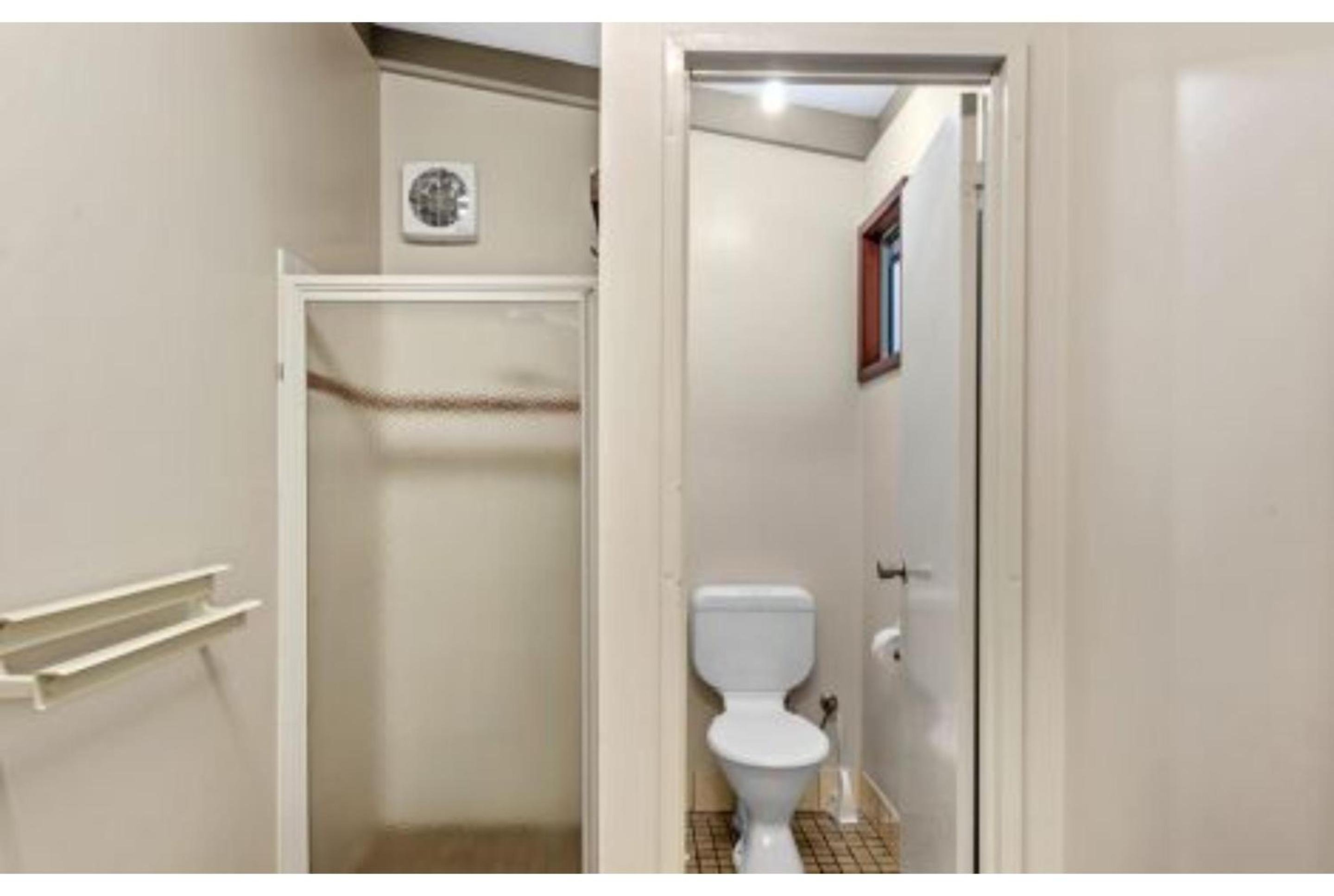 Standard 2 Bedroom Cabin - Sleeps 6 photo 2