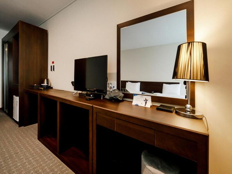 Large Twin Room - Photo 3