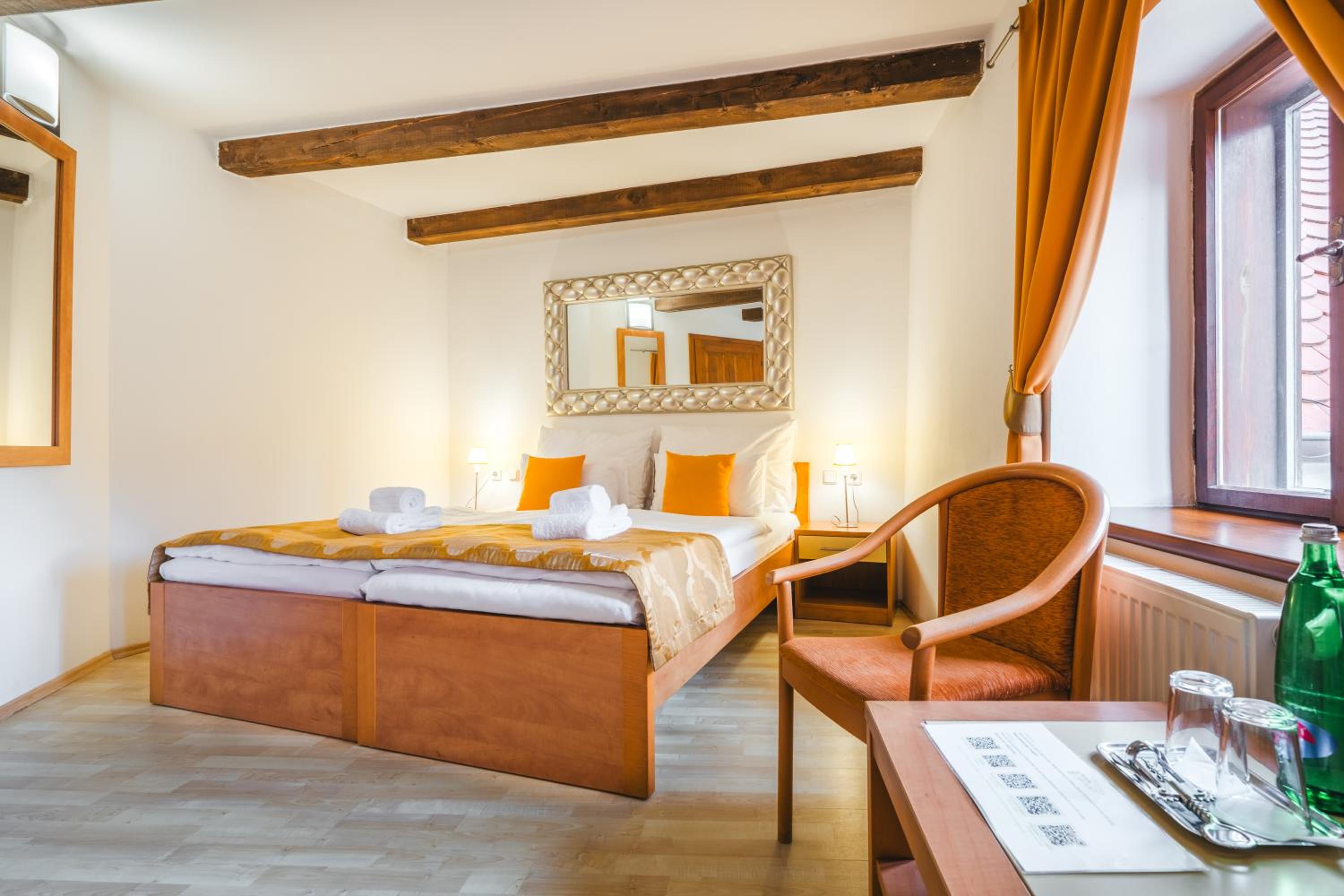 Deluxe Double or Twin Room with City View photo 2