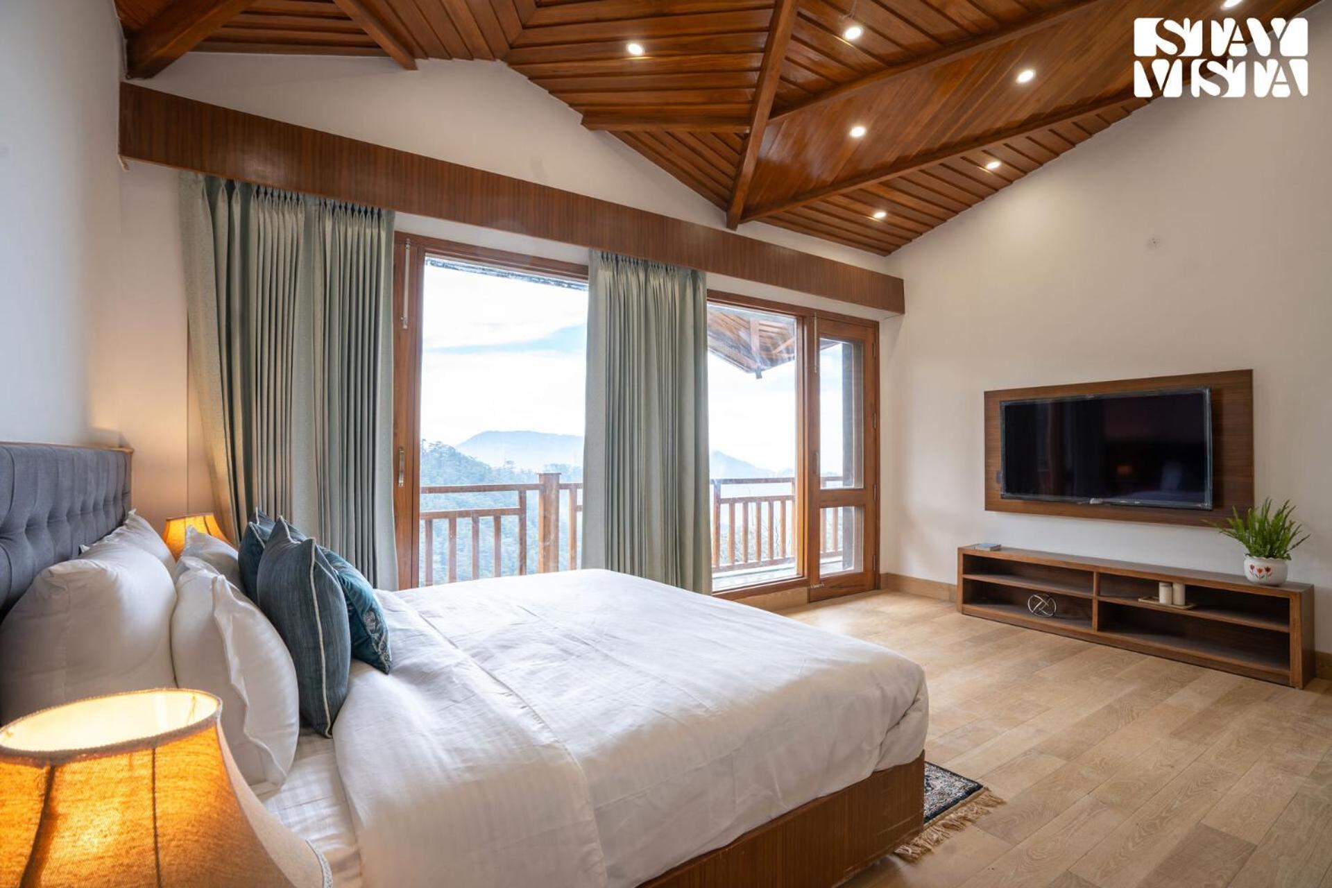 Three-Bedroom Villa photo 3