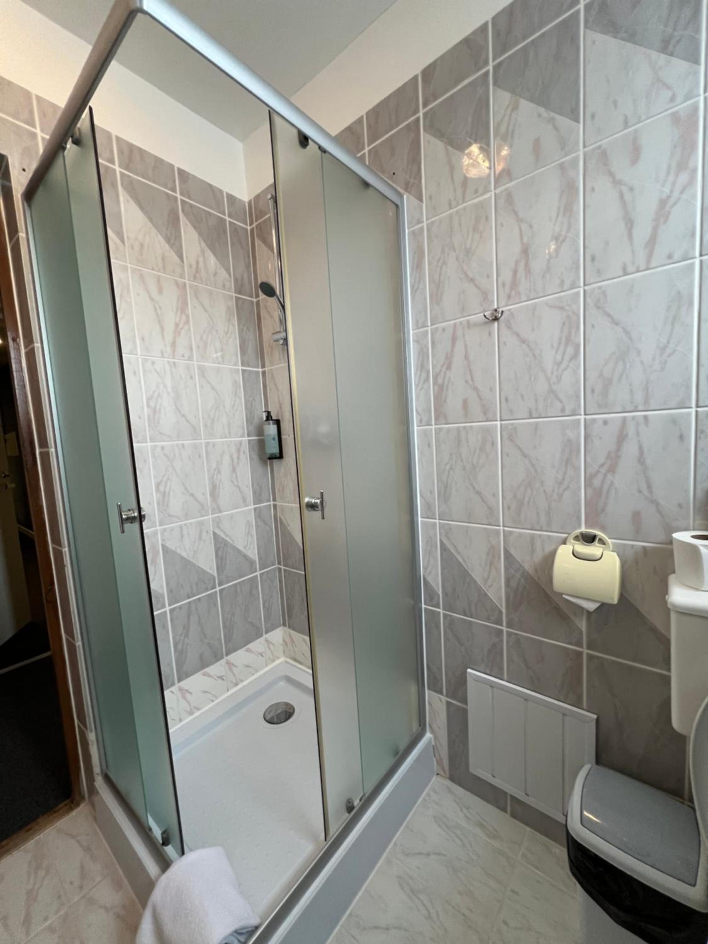 Standard Triple Room - Photo 6