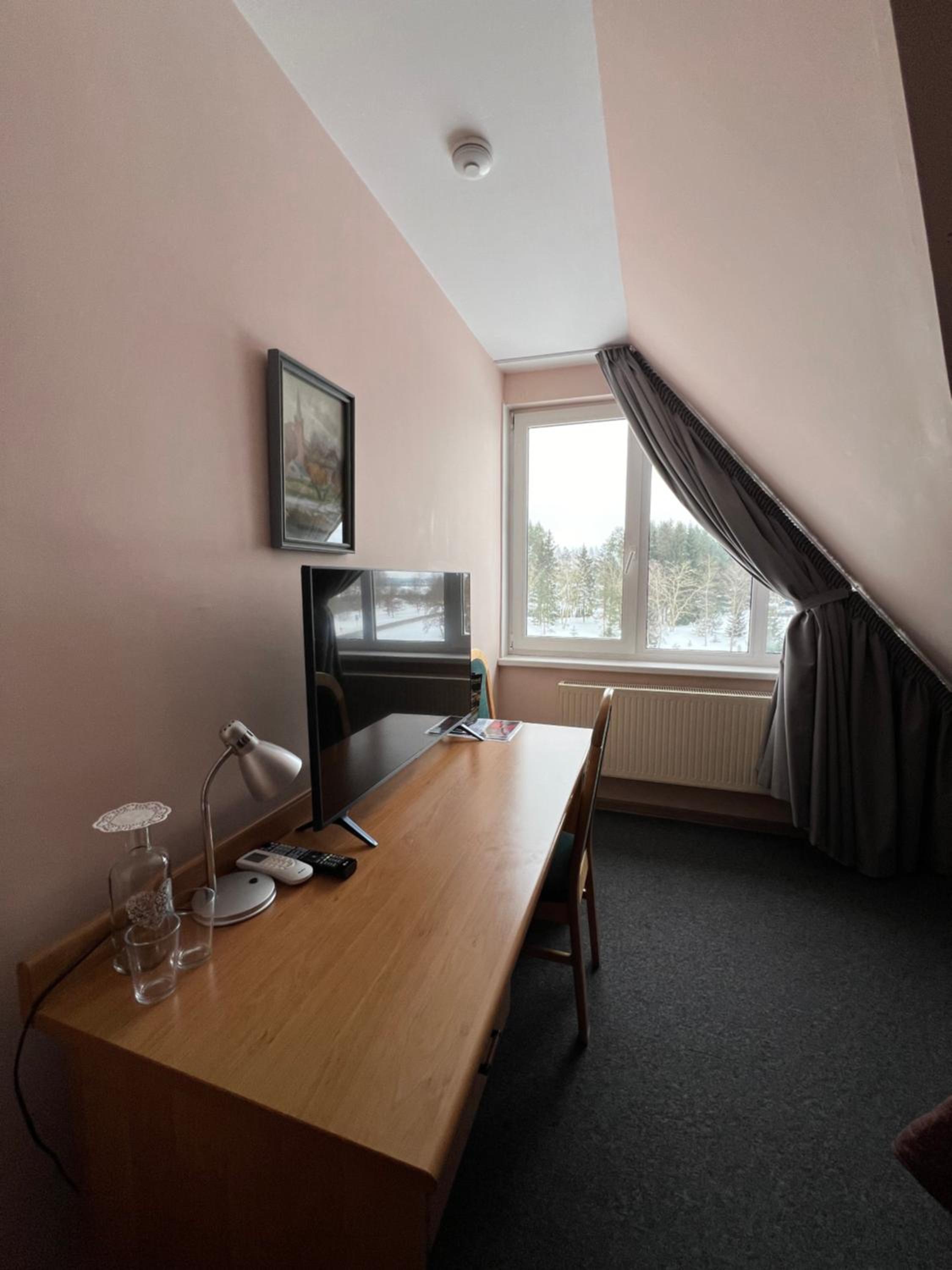 Standard Double or Twin Room - Photo 8