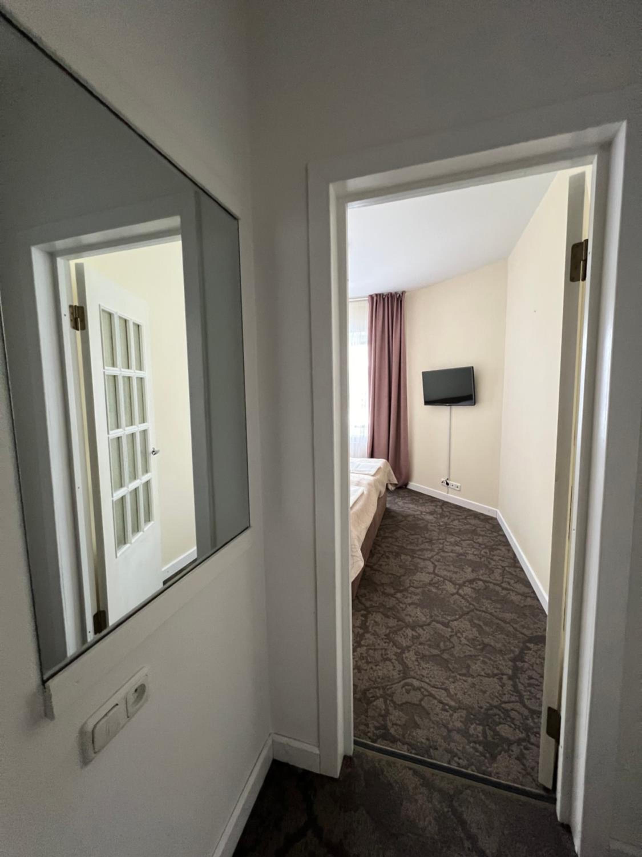 Deluxe Double or Twin Room - Photo 10