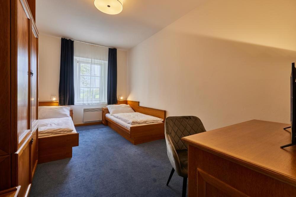 Standard Twin Room - Photo 1