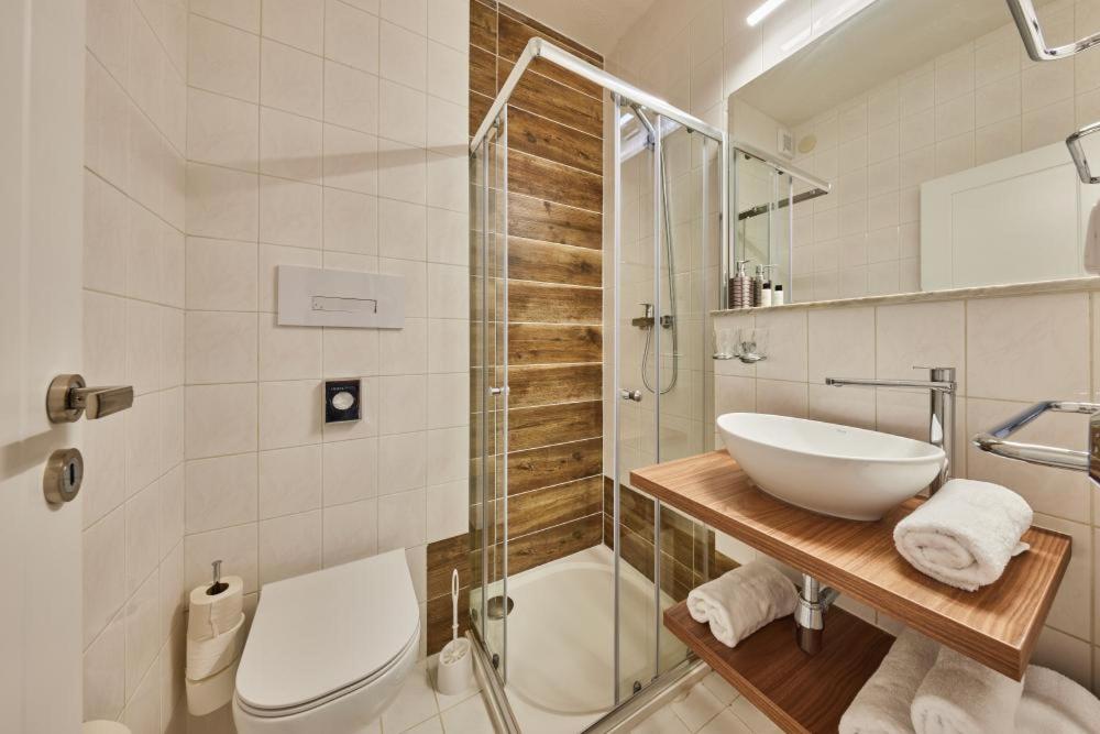 Standard Twin Room - Photo 2