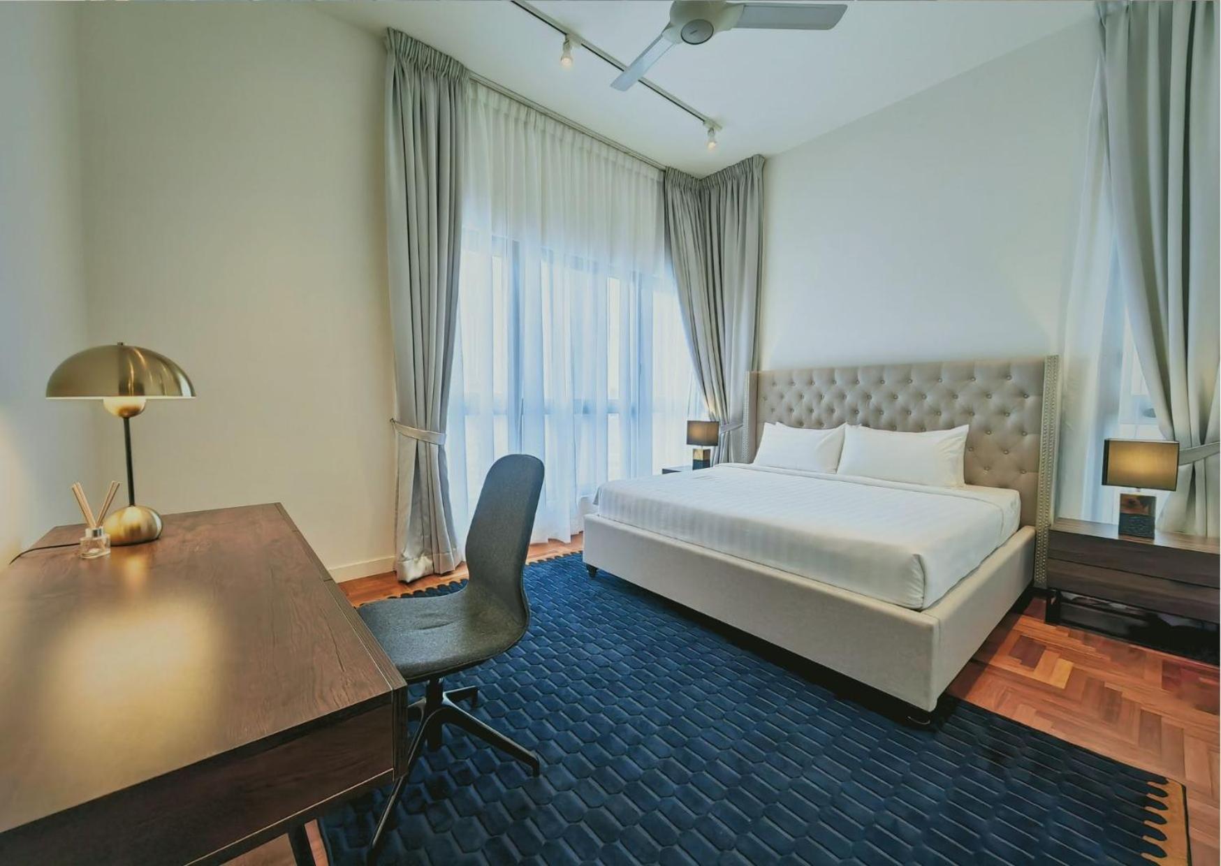 Deluxe 2-Bedroom Suite with Bathtub