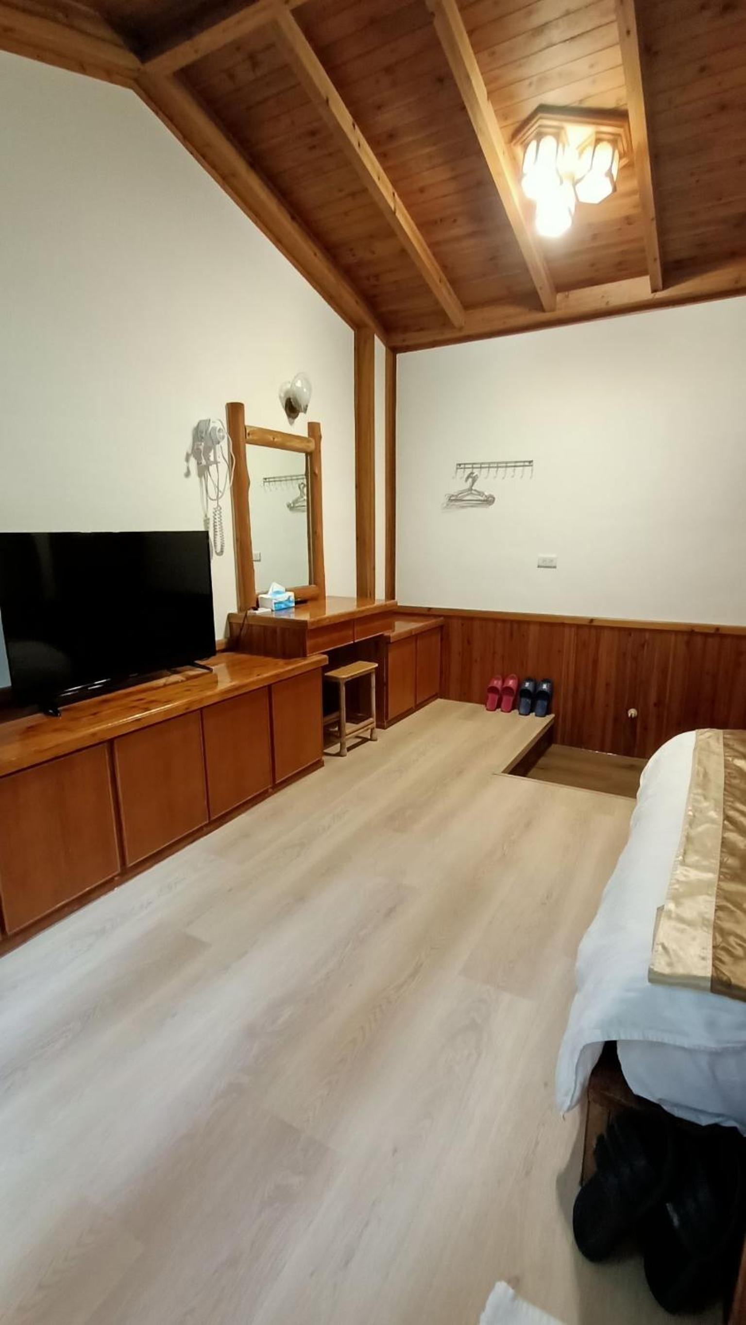 Standard Double Room - Photo 3