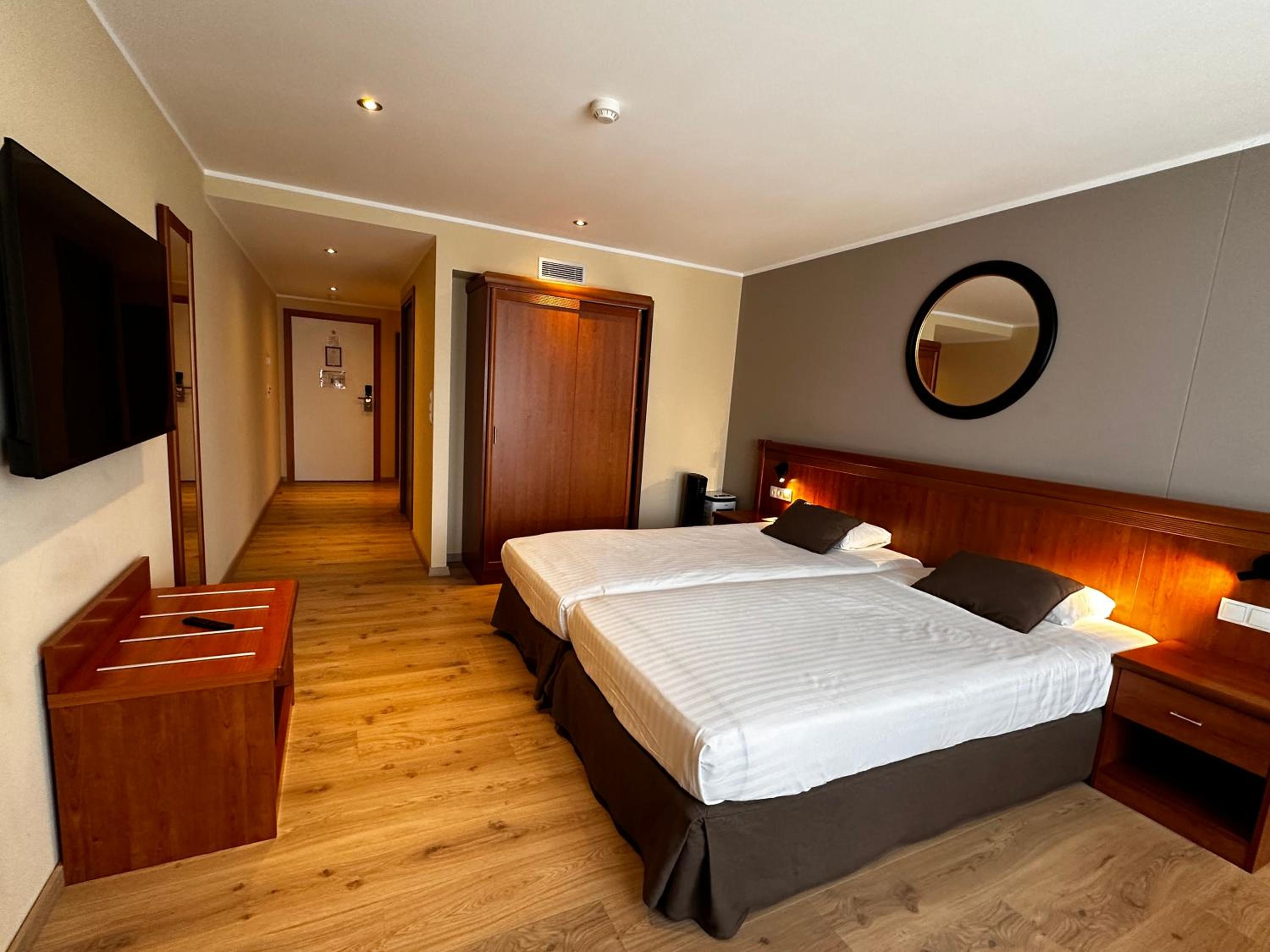 Twin Room - Disability Access photo 2